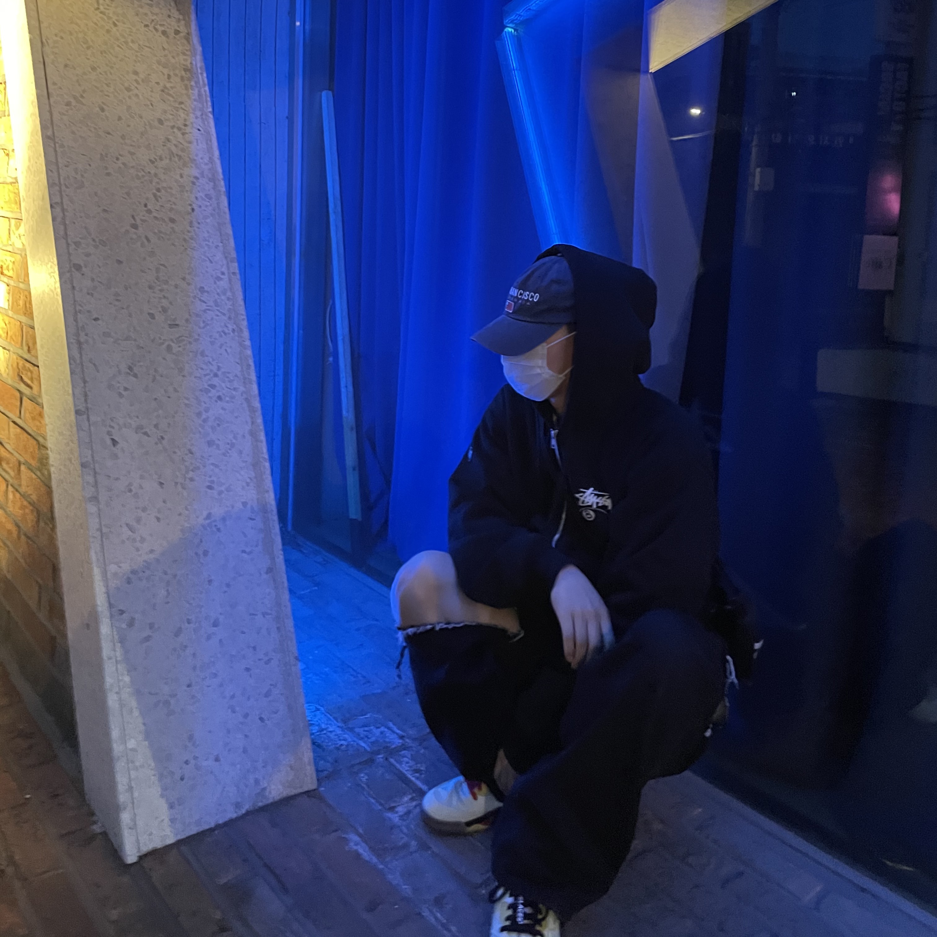 Stussy Basic Stussy Zip Hoodie Black 2022, Jordan 5 x Off-White Retro SP Sail Fire Red 착용 스타일