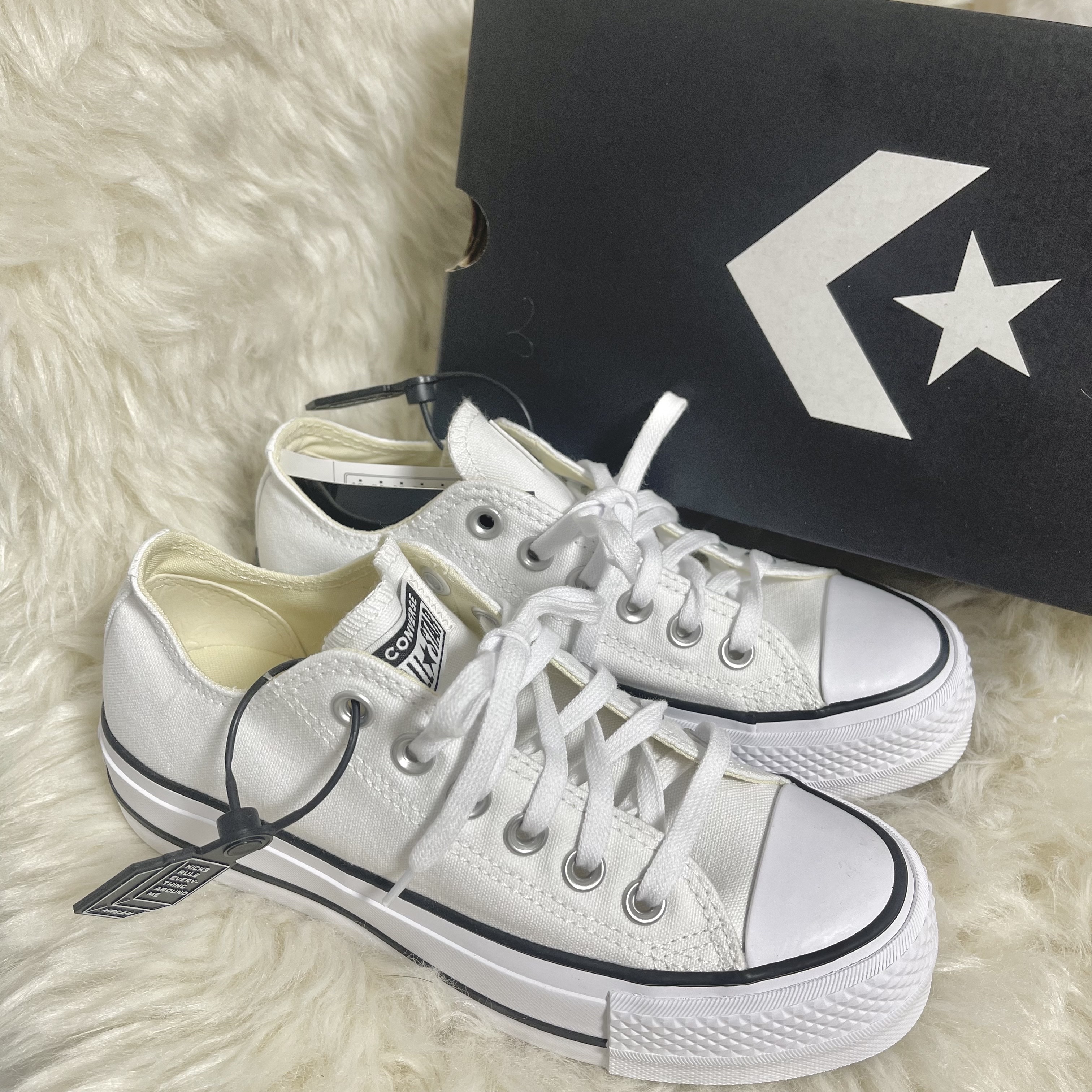 (W) Converse Chuck Taylor All Star Lift Ox White Black 착용 스타일 - 2