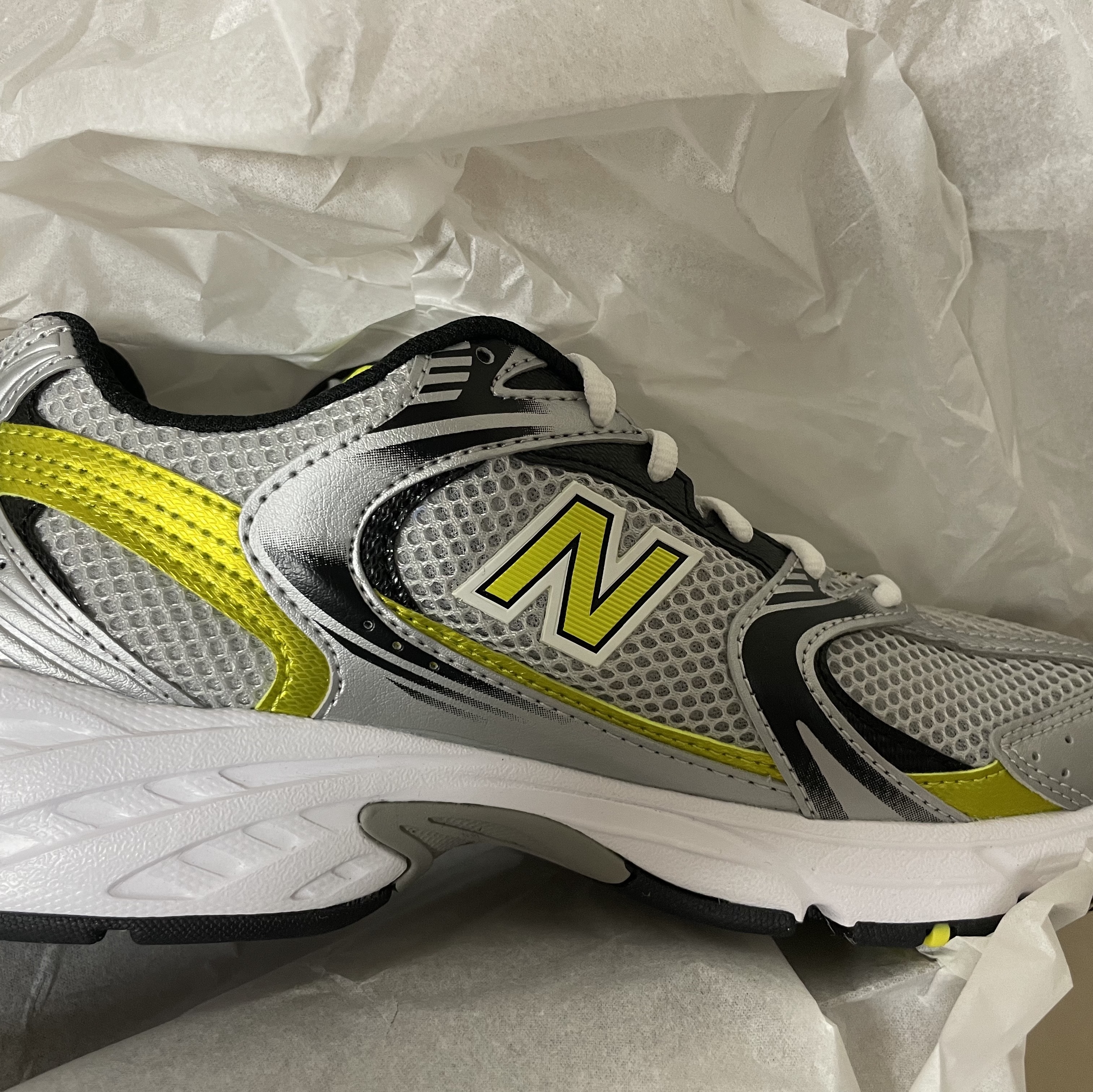 New Balance 530 Silver 착용 스타일