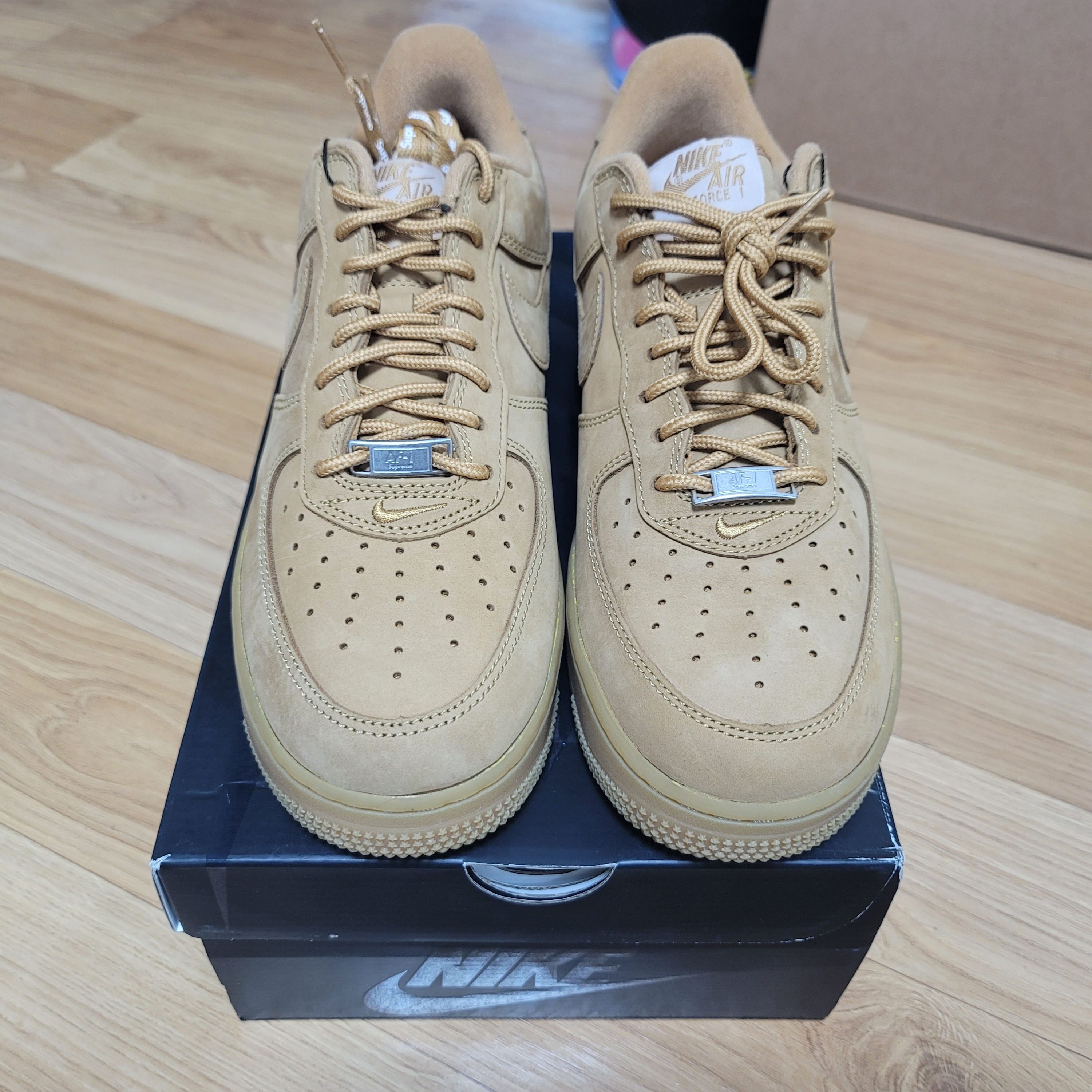Nike x Supreme Air Force 1 Low Flax 착용 스타일 - 2
