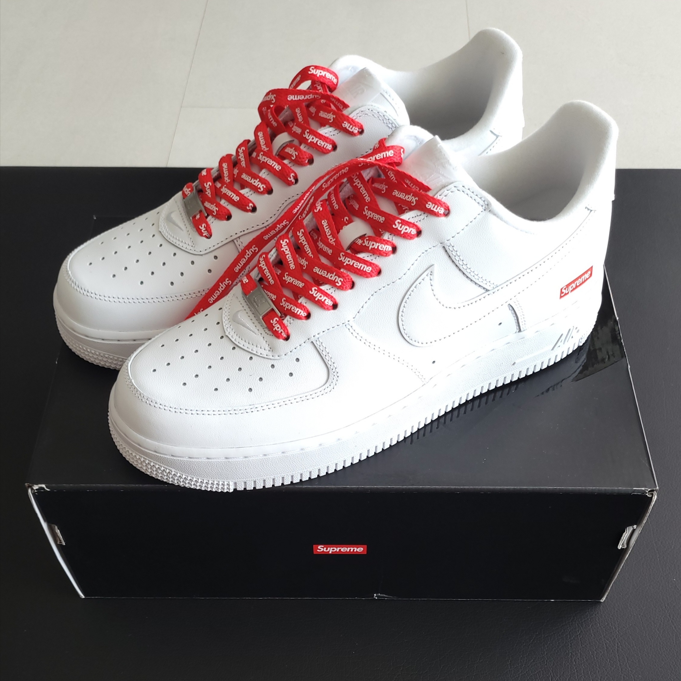 Nike x Supreme Air Force 1 Low White 착용 스타일