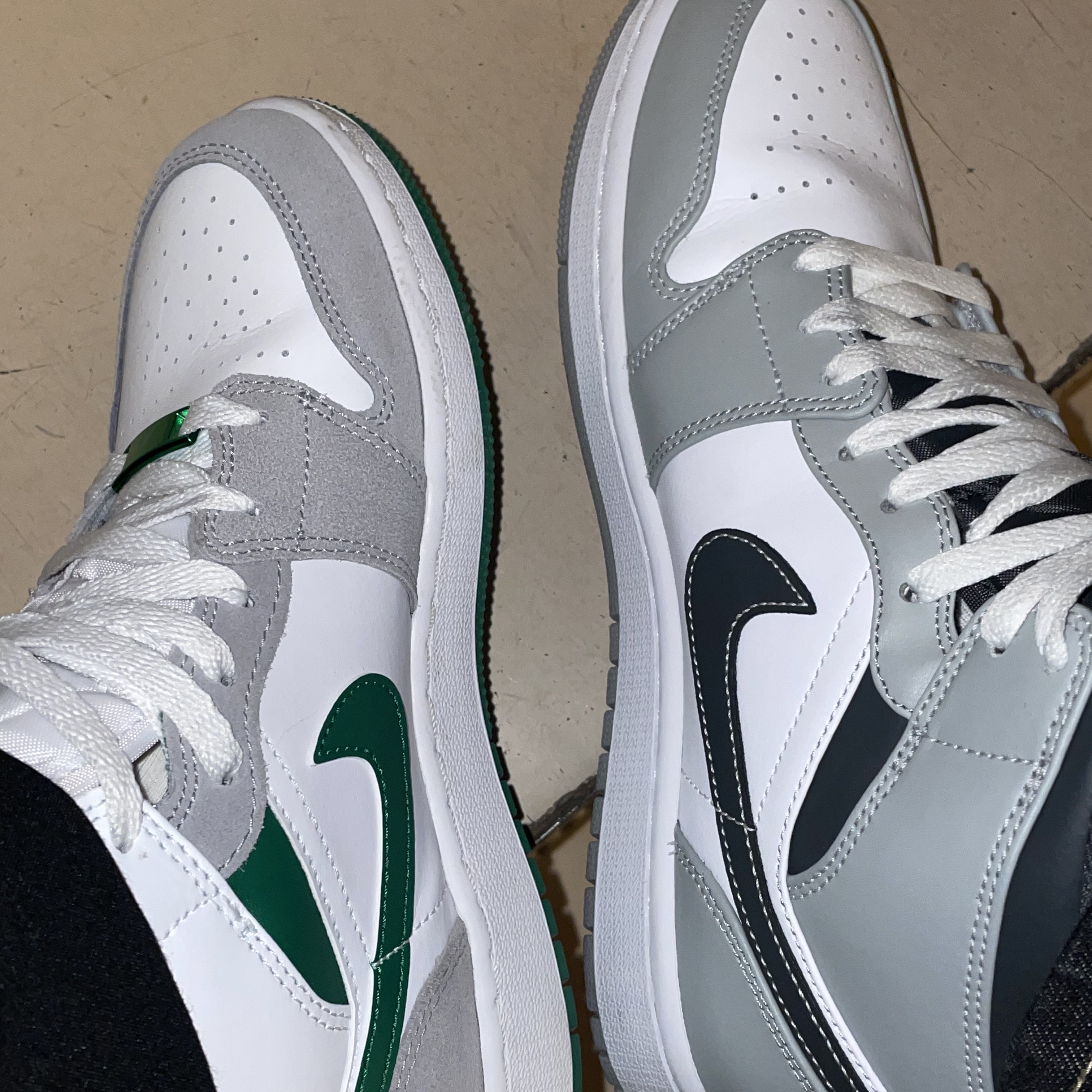 Jordan 1 Mid Light Smoke Grey Anthracite, (GS) Jordan 1 Mid SE Pine Green Light Smoke Grey 착용 스타일 - 2
