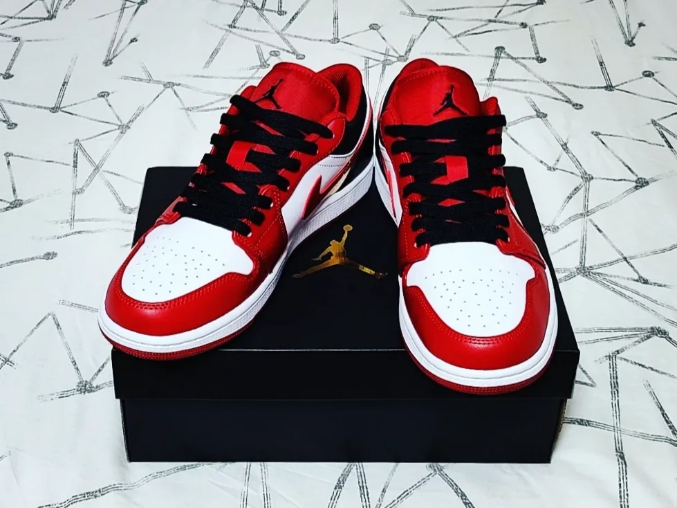 Jordan 1 Low White Gym Red Black 착용 스타일 - 3