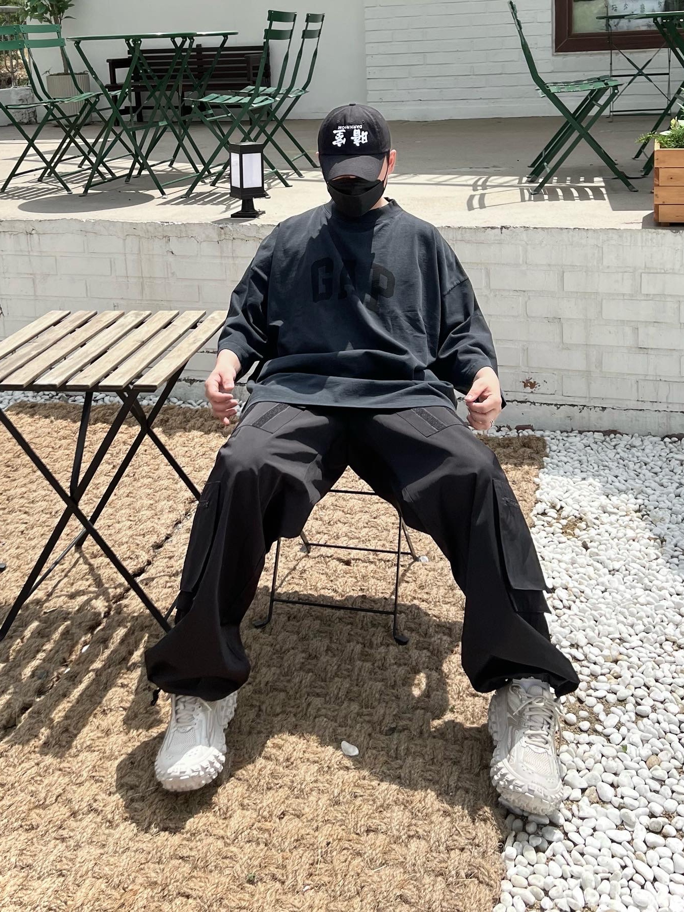 Yeezy Gap Engineered By Balenciaga Dove 3/4 Sleeve T-Shirt Washed Black, Balenciaga Defender Sneakers Beige 착용 스타일 - 2