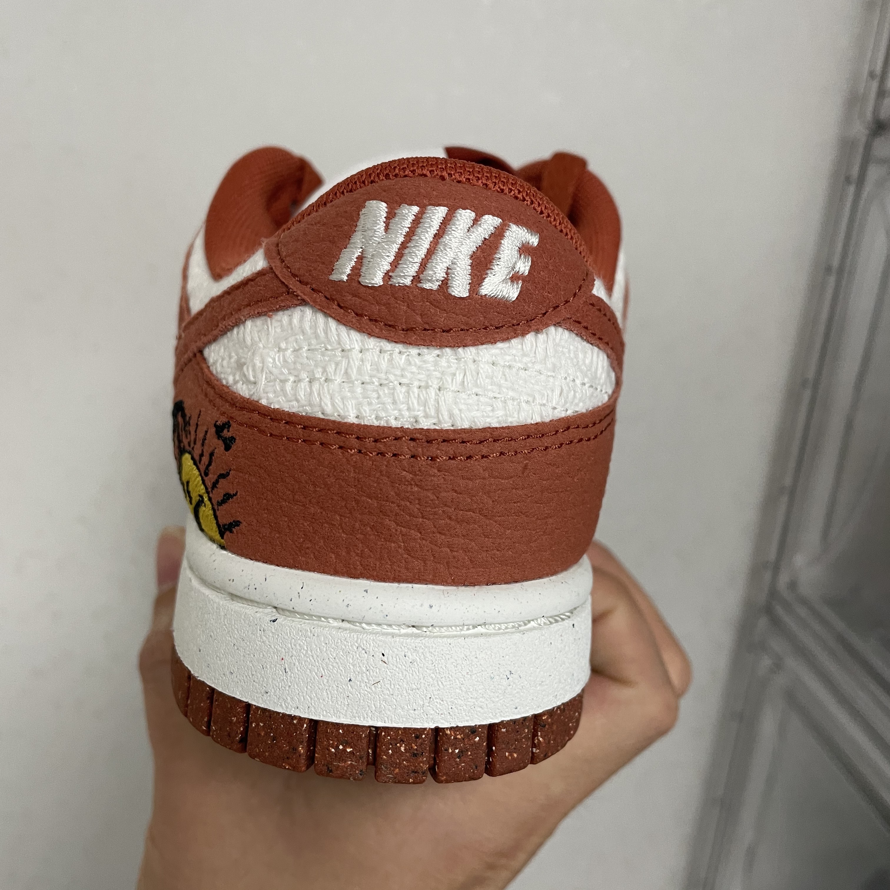 (W) Nike Dunk Low SE Sun Club Burnt Sunrise 착용 스타일 - 3