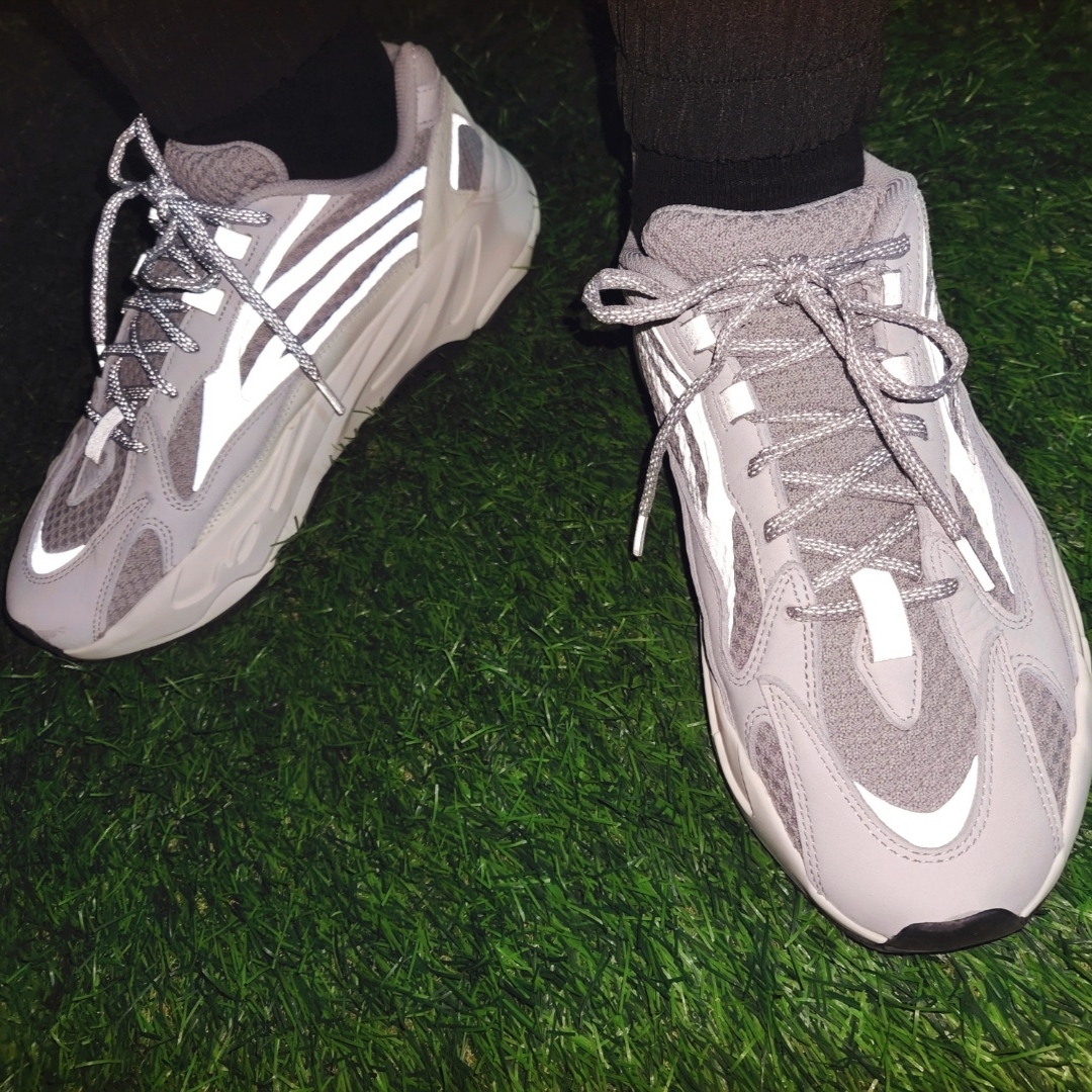 Adidas Yeezy Boost 700 V2 Static 2018 착용 스타일 - 4