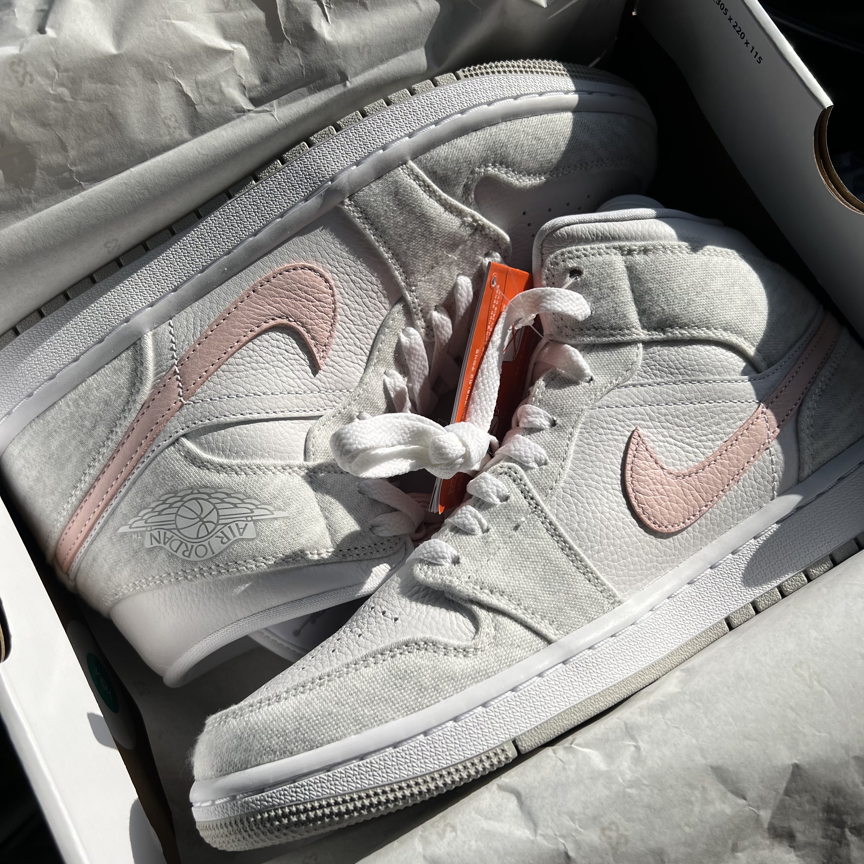 (W) Jordan 1 Mid SE Light Iron Ore 착용 스타일