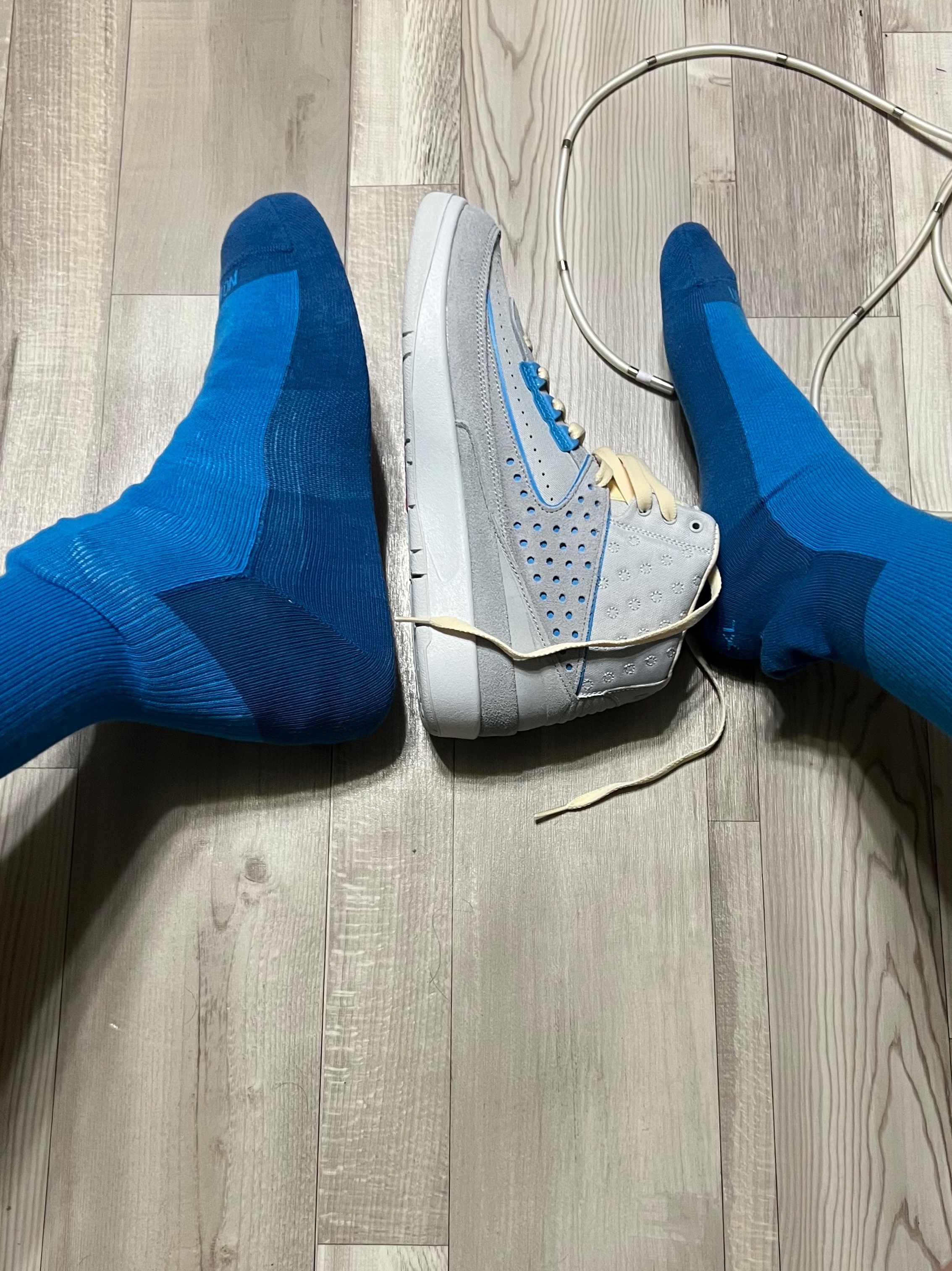 Jordan 2 x Union Retro SP Grey Fog, Jordan x Union Everyday Essential 3.0 Crew Socks Sport Equator Blue 착용 스타일 - 1