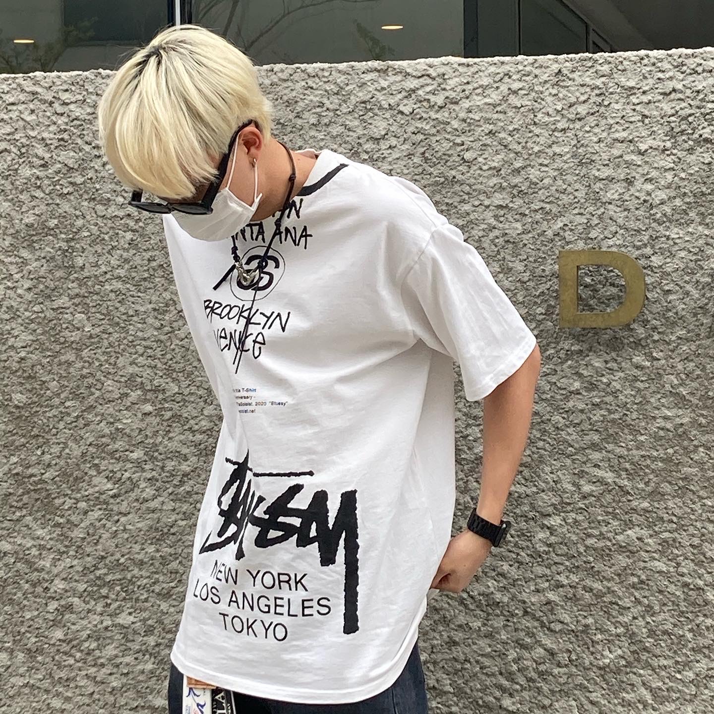 Stussy x Takahiromiyashita The Soloist 40 WT T-Shirt, Maison Mihara Yasuhiro Blakey OG Sole Canvas Low-top Sneakers Black White 착용 스타일 - 3