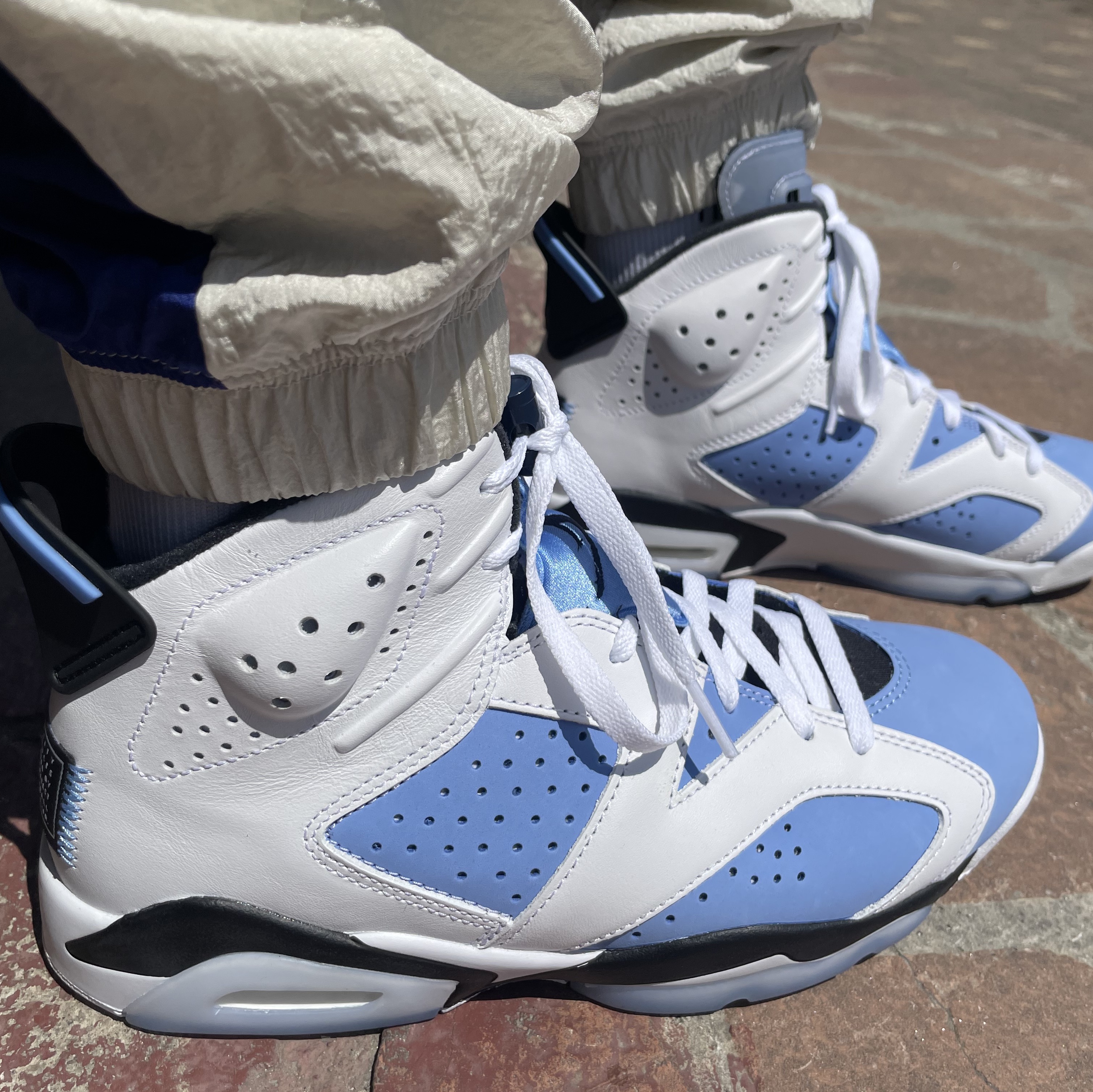Jordan 6 Retro University Blue 착용 스타일