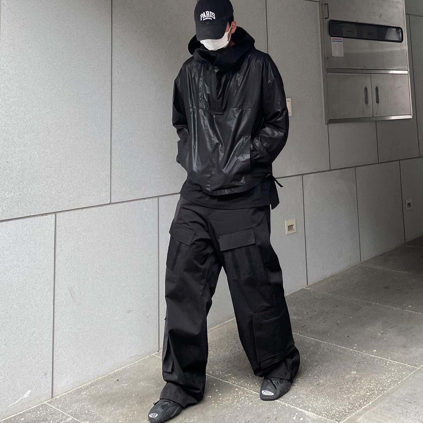 Balenciaga Tyrex Sneakers Black 착용 스타일 - 1