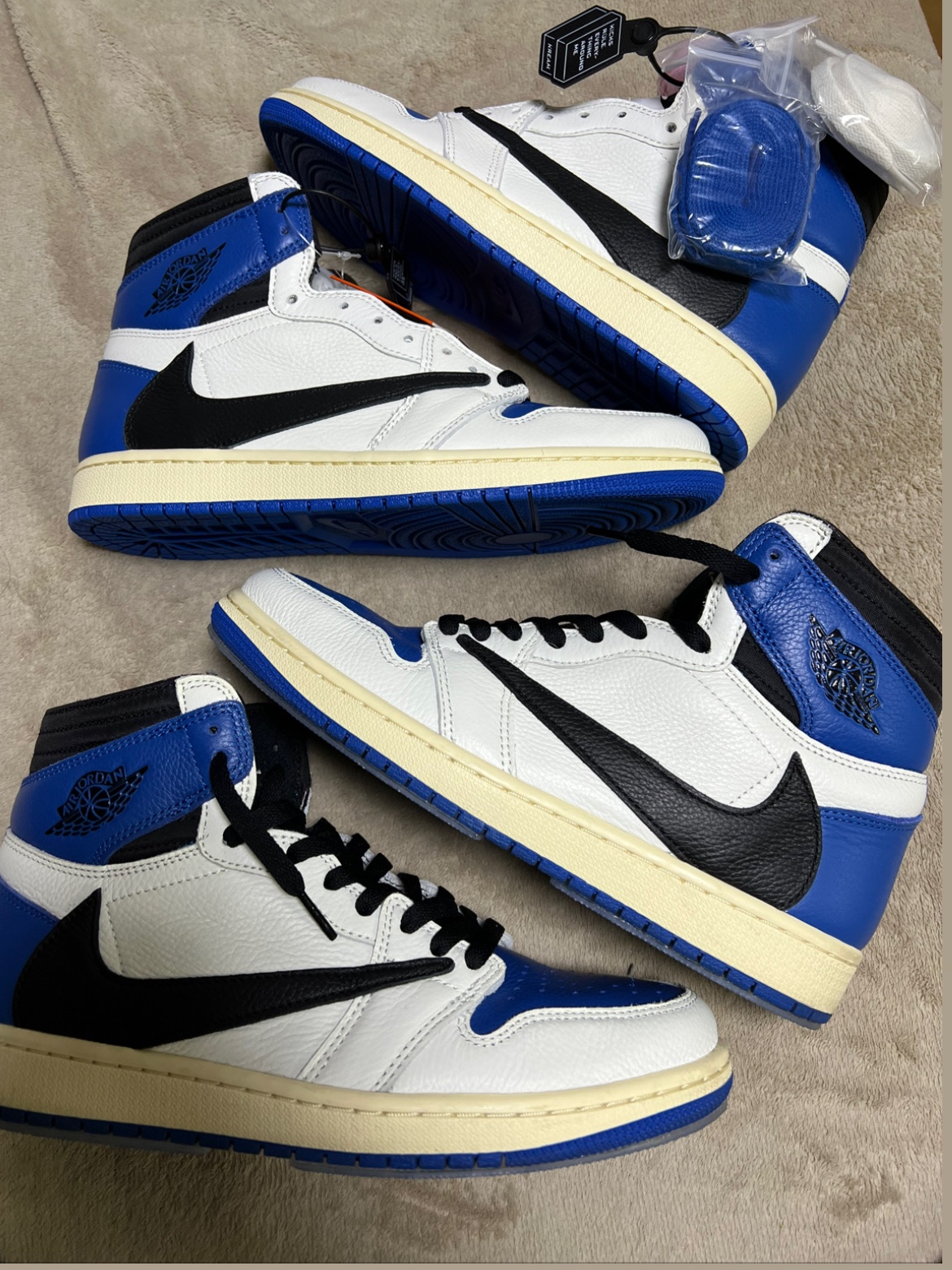 Jordan 1 x Travis Scott x Fragment Retro High OG SP Military Blue 착용 스타일