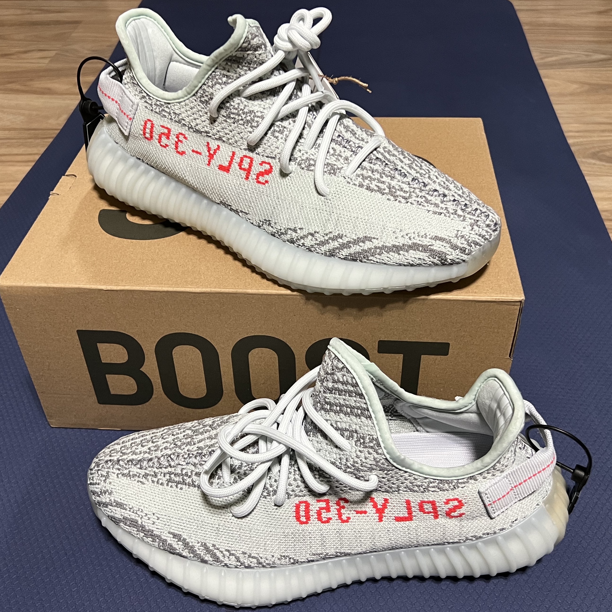 Adidas Yeezy Boost 350 V2 Blue Tint 2017 착용 스타일 - 3