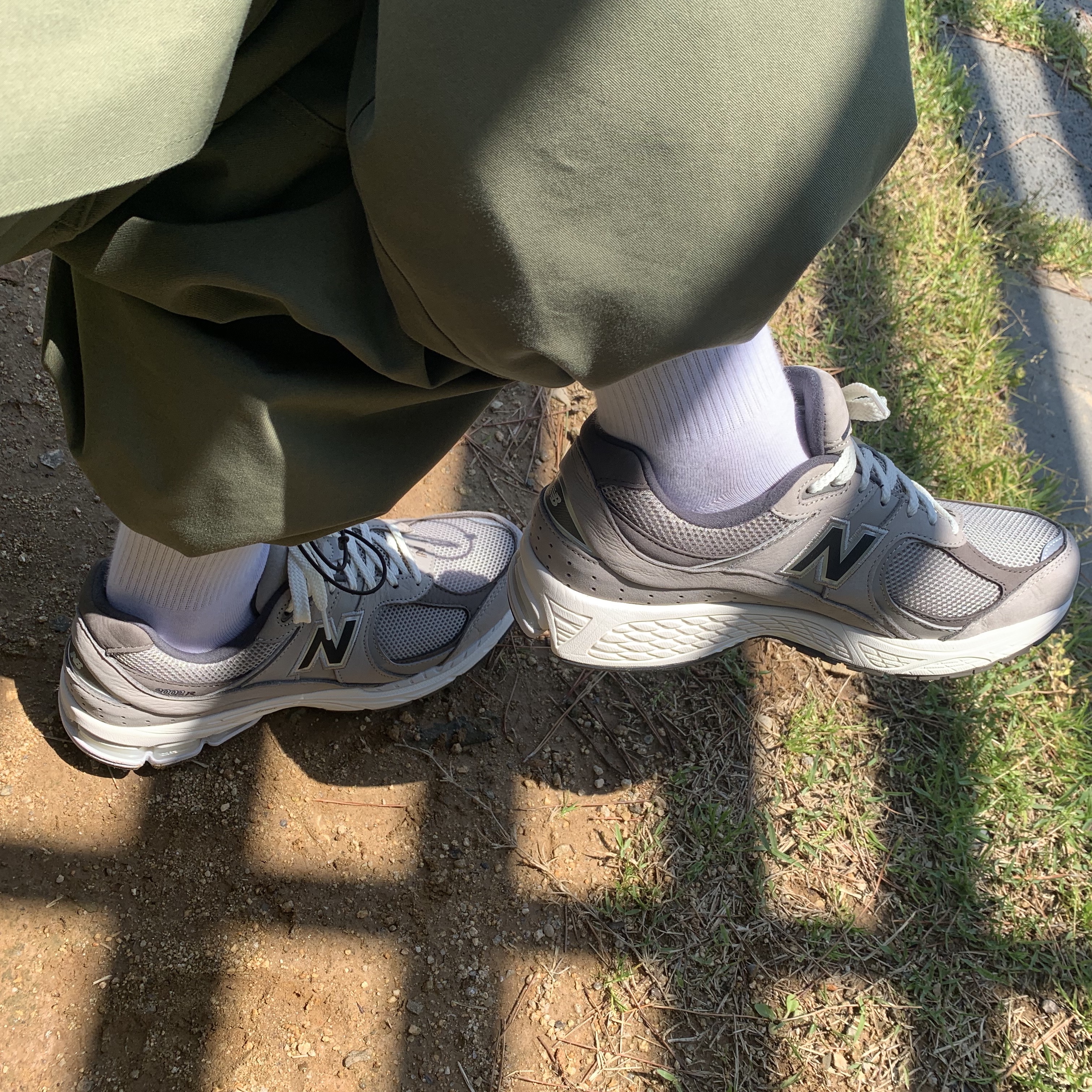 New Balance 2002 Warm Alpaca 착용 스타일 - 1
