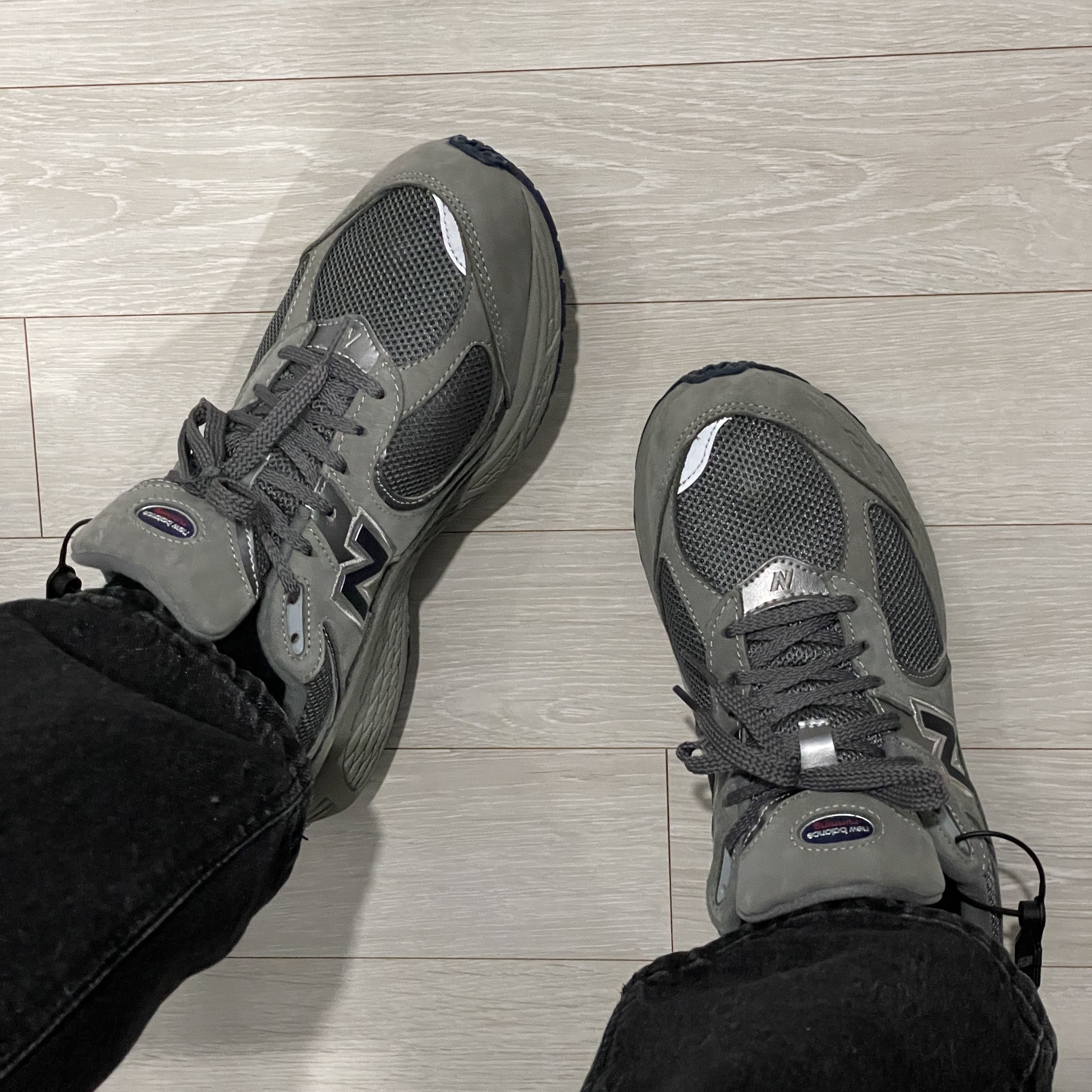 New Balance 2002R Grey 착용 스타일 - 2
