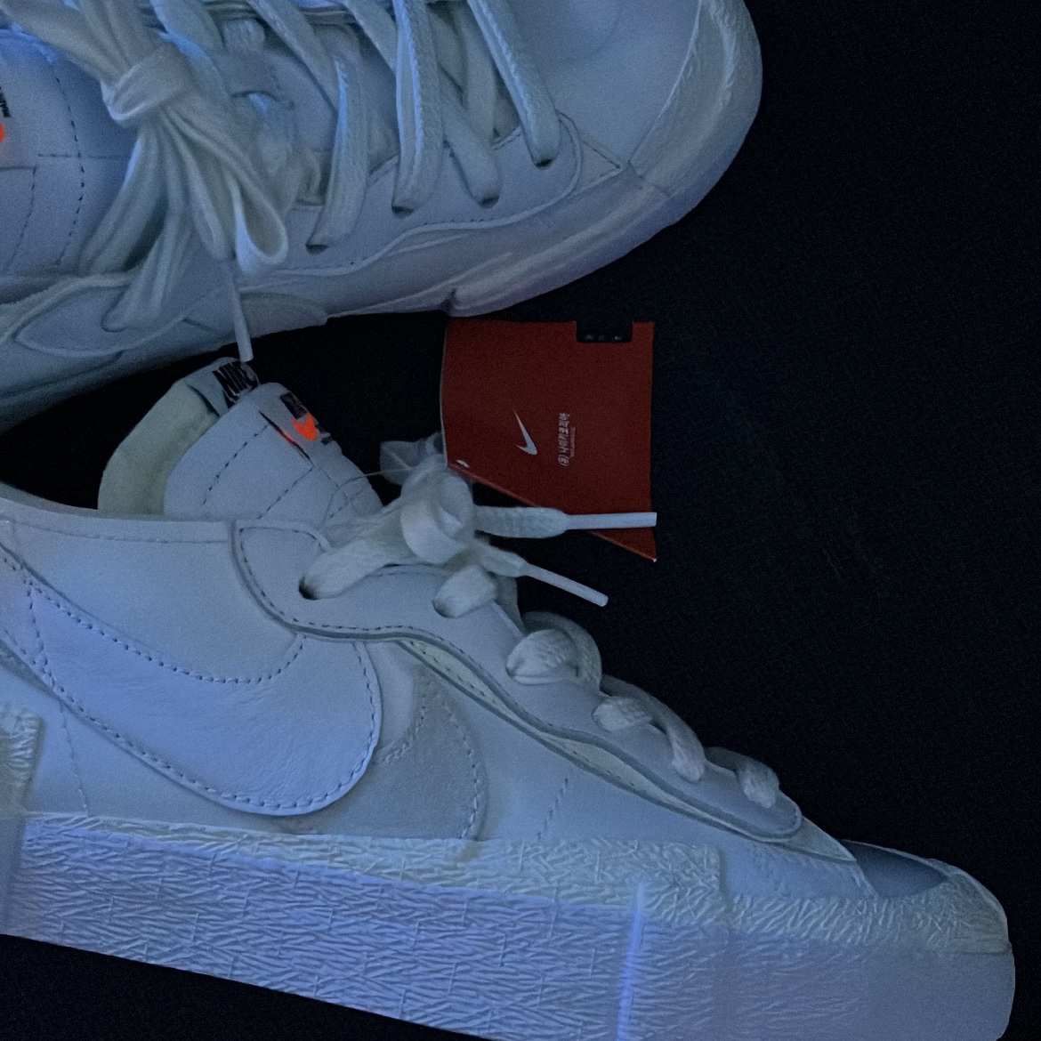 Nike x Sacai Blazer Low White Patent Leather 착용 스타일 - 5