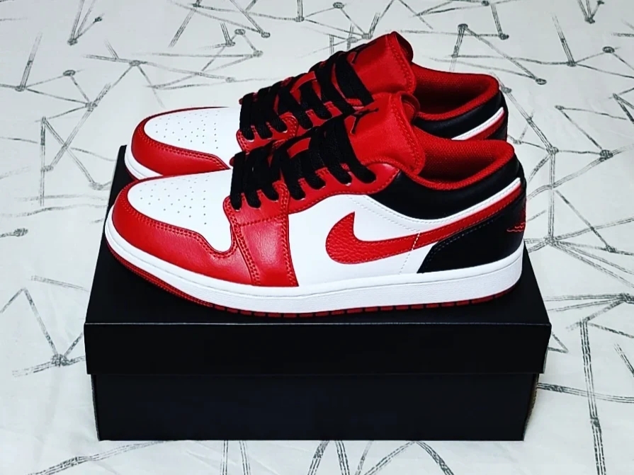 Jordan 1 Low White Gym Red Black 착용 스타일 - 2