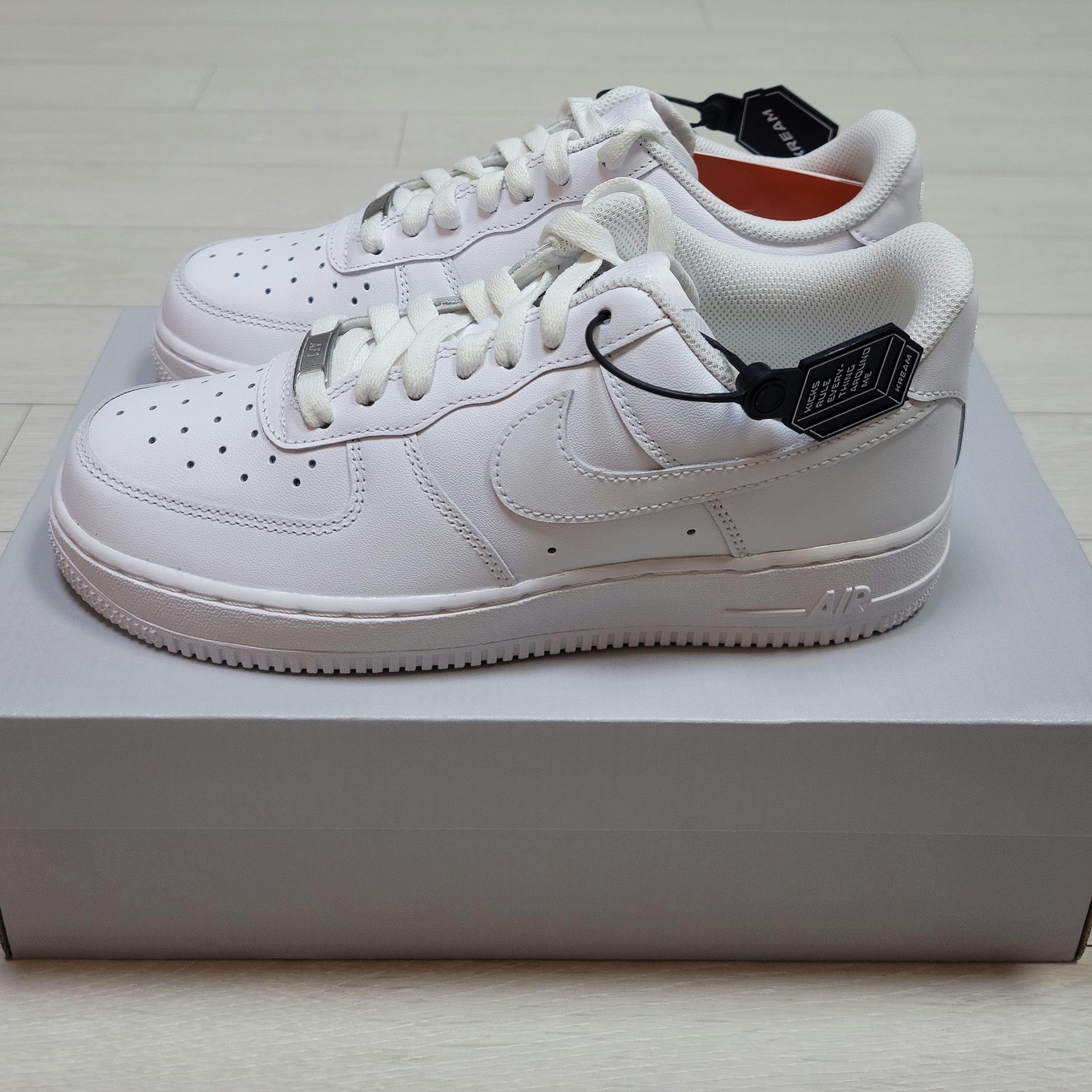 Nike Air Force 1 '07 Low White, (W) Nike Air Force 1 '07 Low White 착용 스타일 - 1