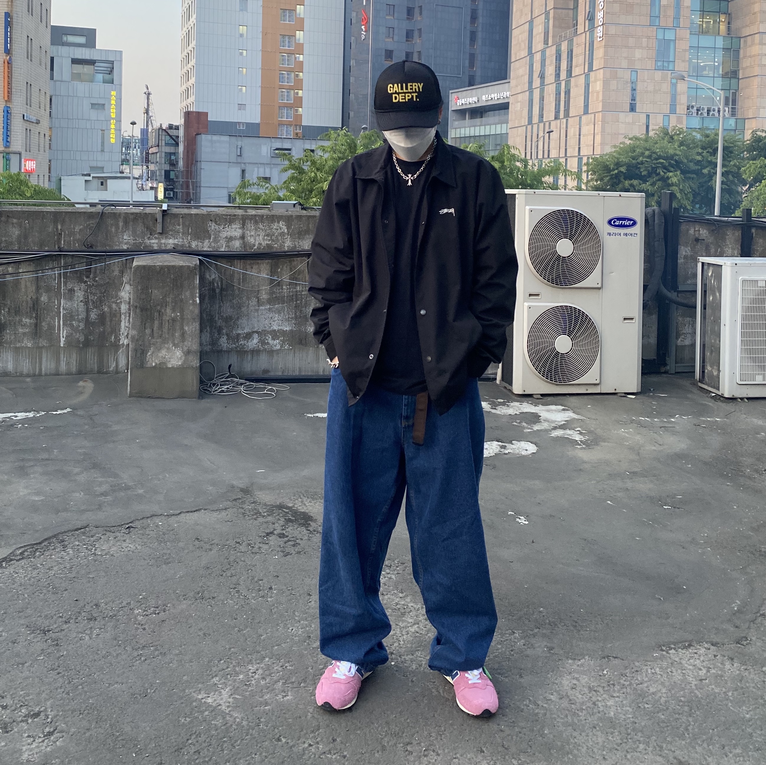 New Balance x Aime Leon Dore 1300 Dusty Pink, Gallery Dept. GD Trucker Cap Black 착용 스타일 - 1