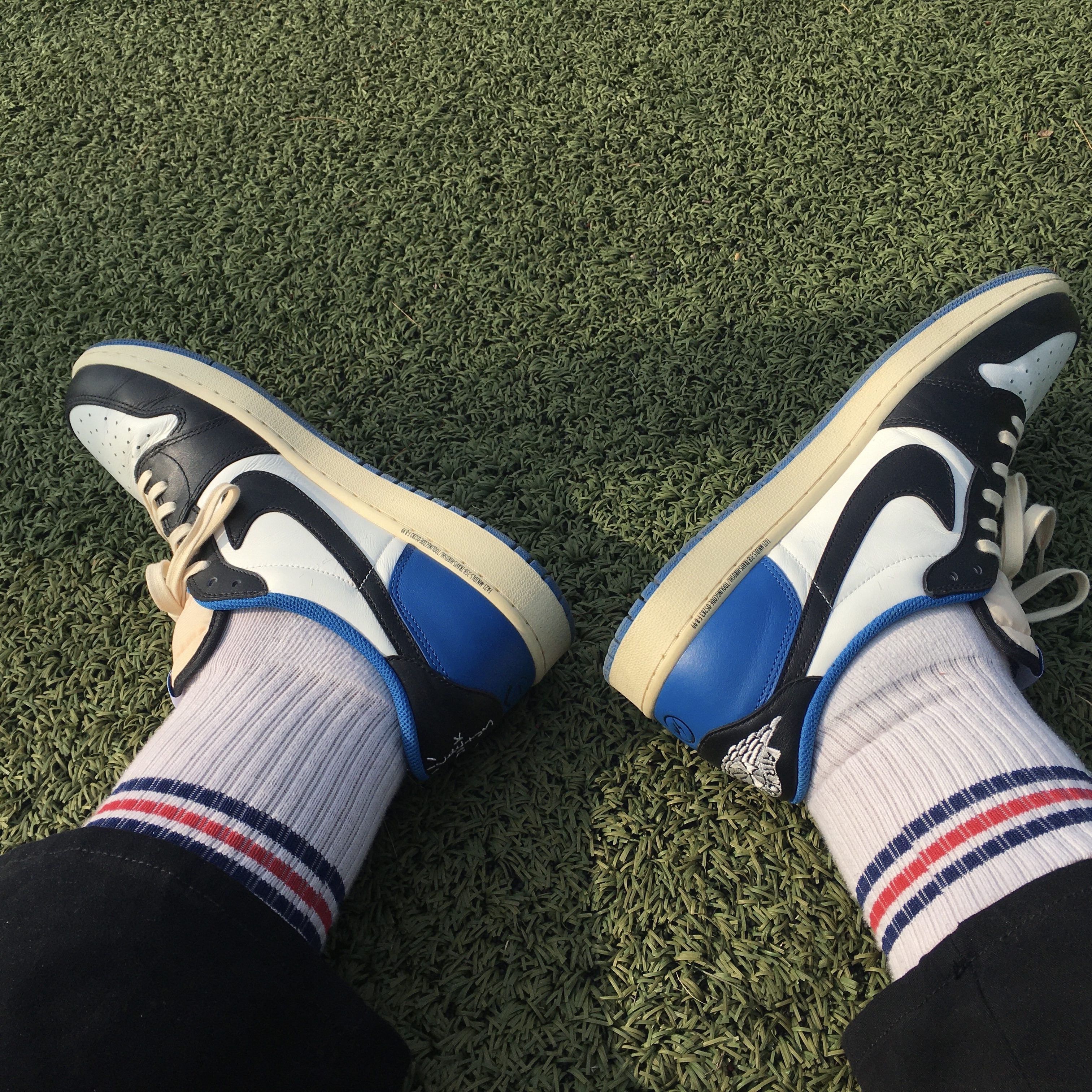 Jordan 1 x Travis Scott x Fragment Retro Low OG SP Military Blue 착용 스타일