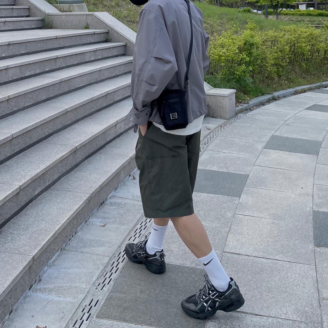 Acne Studios Logo Plaque Pocket Bag Black, Asics x Andersson Bell Gel-1090 Black Silver 착용 스타일