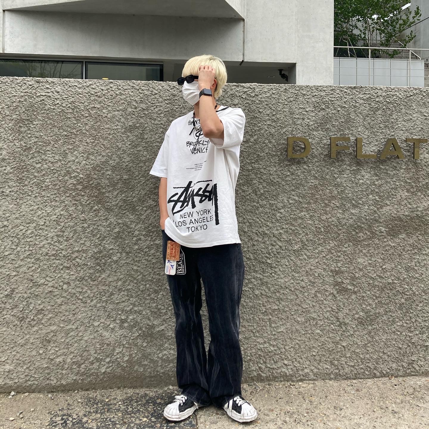 Stussy x Takahiromiyashita The Soloist 40 WT T-Shirt, Maison Mihara Yasuhiro Blakey OG Sole Canvas Low-top Sneakers Black White 착용 스타일 - 2