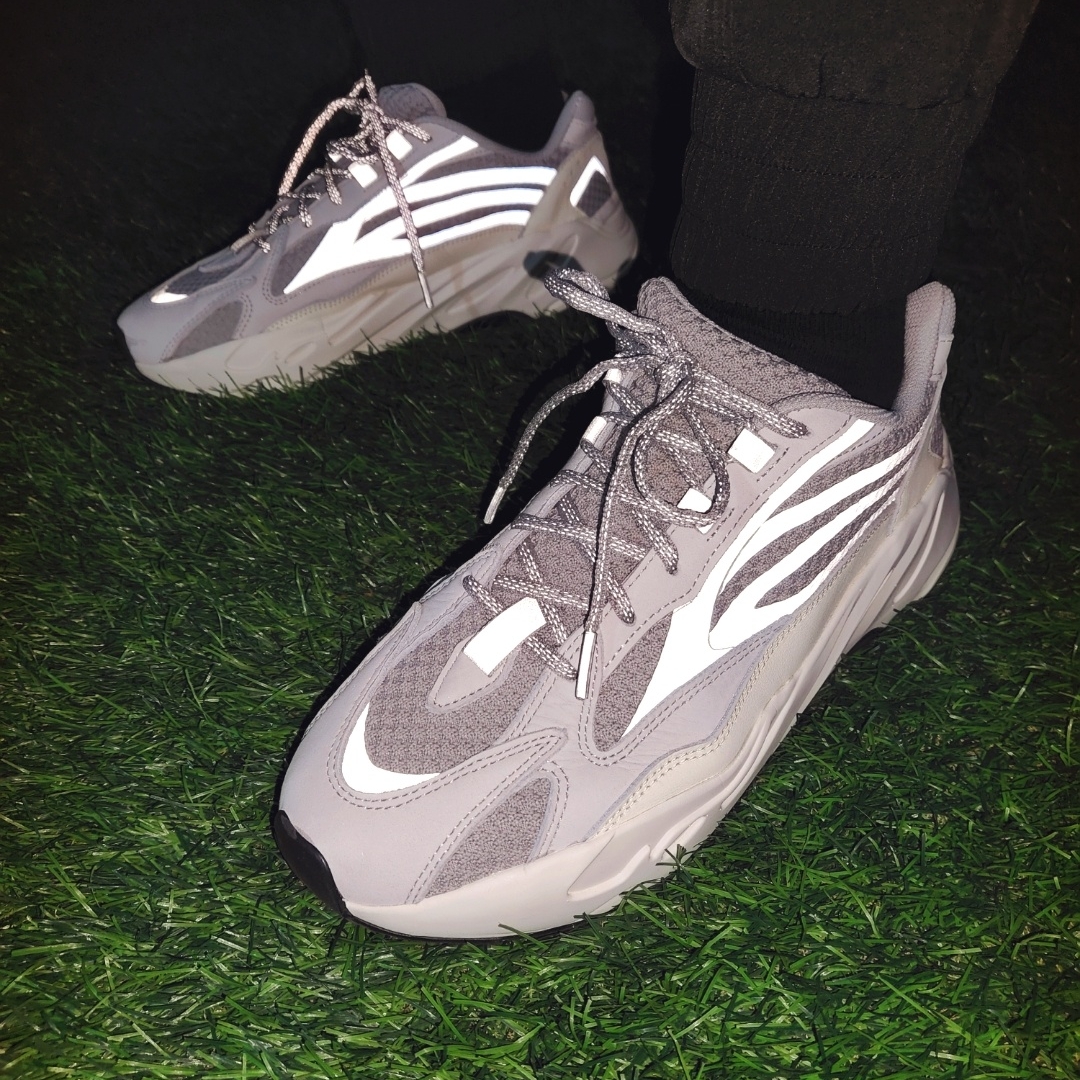 Adidas Yeezy Boost 700 V2 Static 2018 착용 스타일 - 5