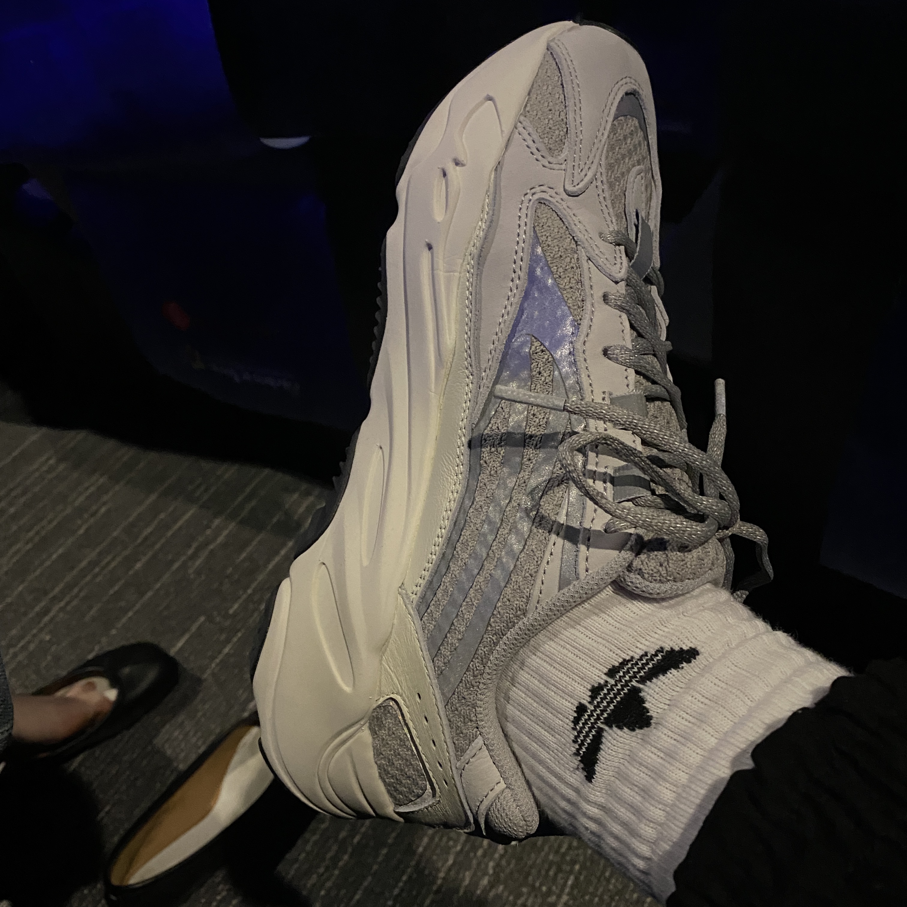 Adidas Yeezy Boost 700 V2 Static 2022 착용 스타일