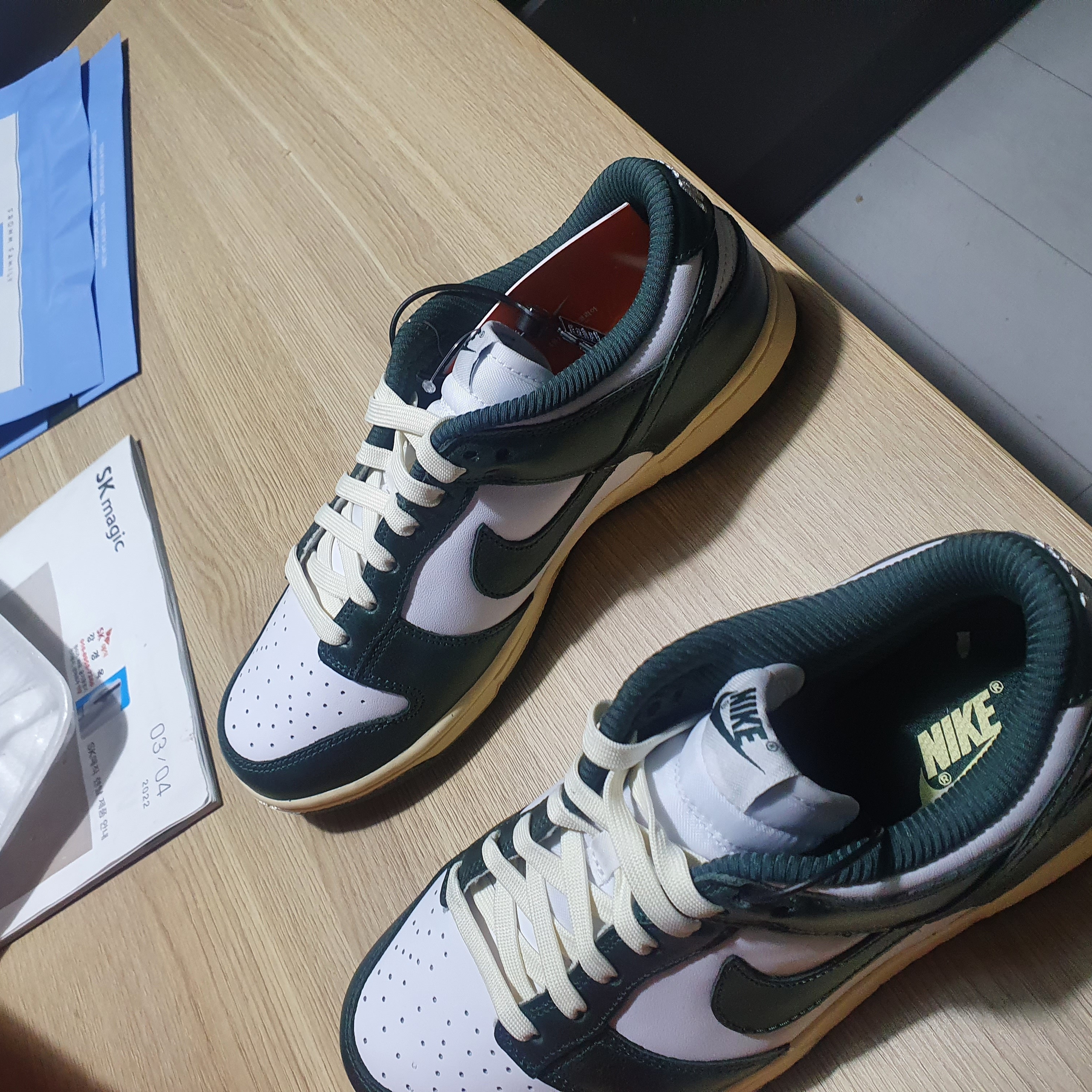 (W) Nike Dunk Low Vintage Green 착용 스타일 - 2