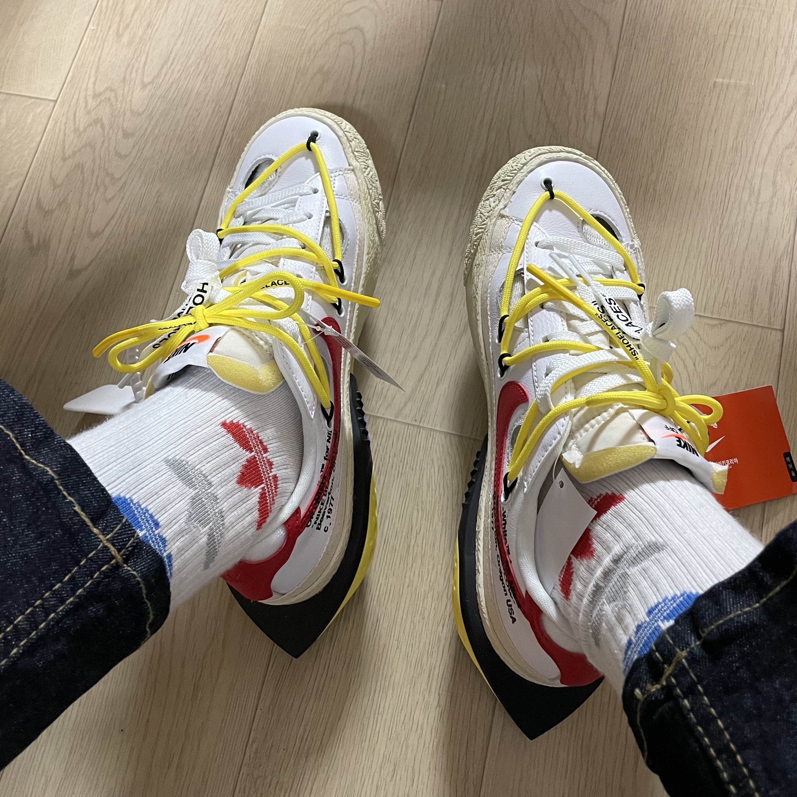 Nike x Off-White Blazer Low '77 White and University Red 착용 스타일