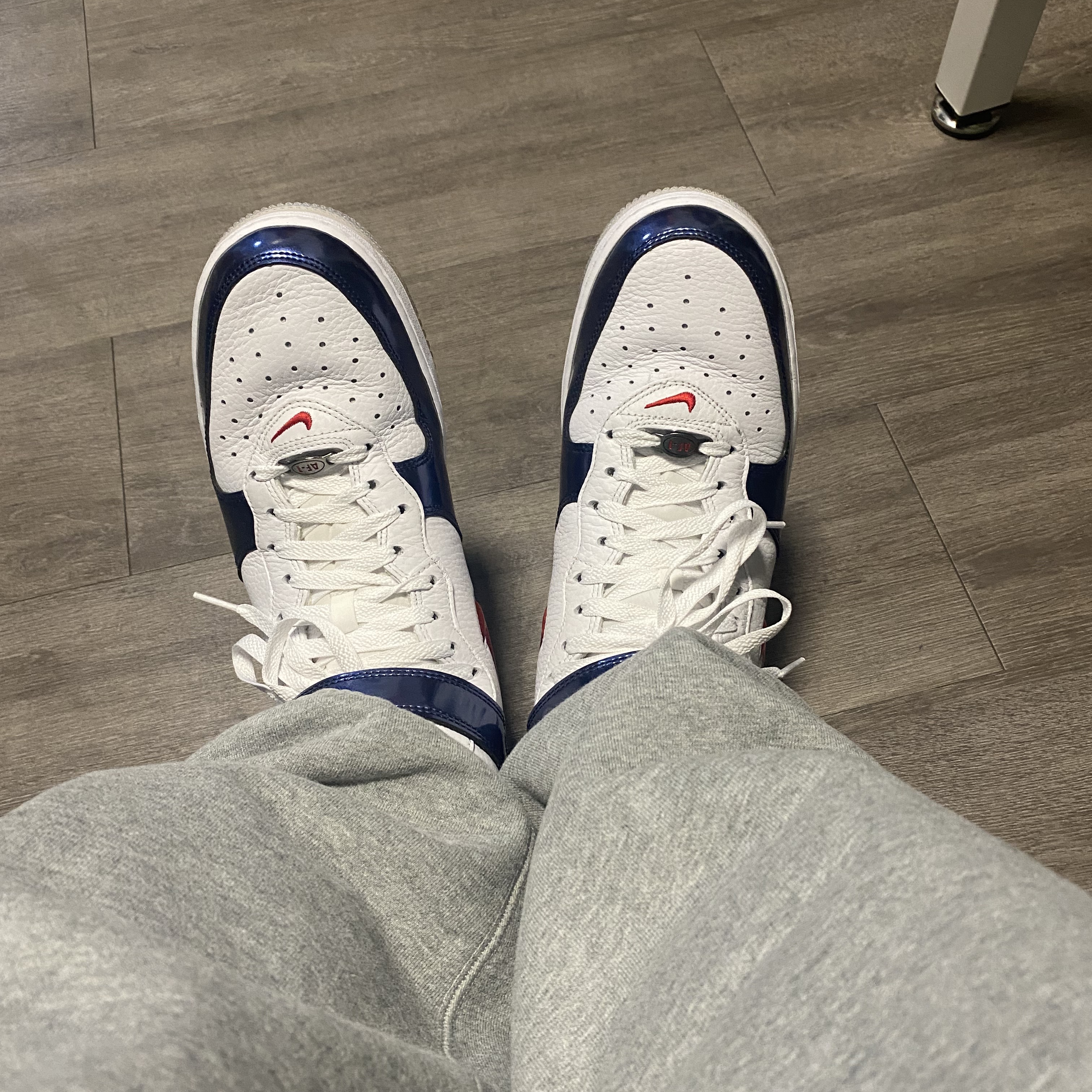 Nike Air Force 1 Mid QS University Red and Midnight Navy, Nike x Stussy NRG ZR Fleece Pants Heather Grey - US/EU 착용 스타일 - 2