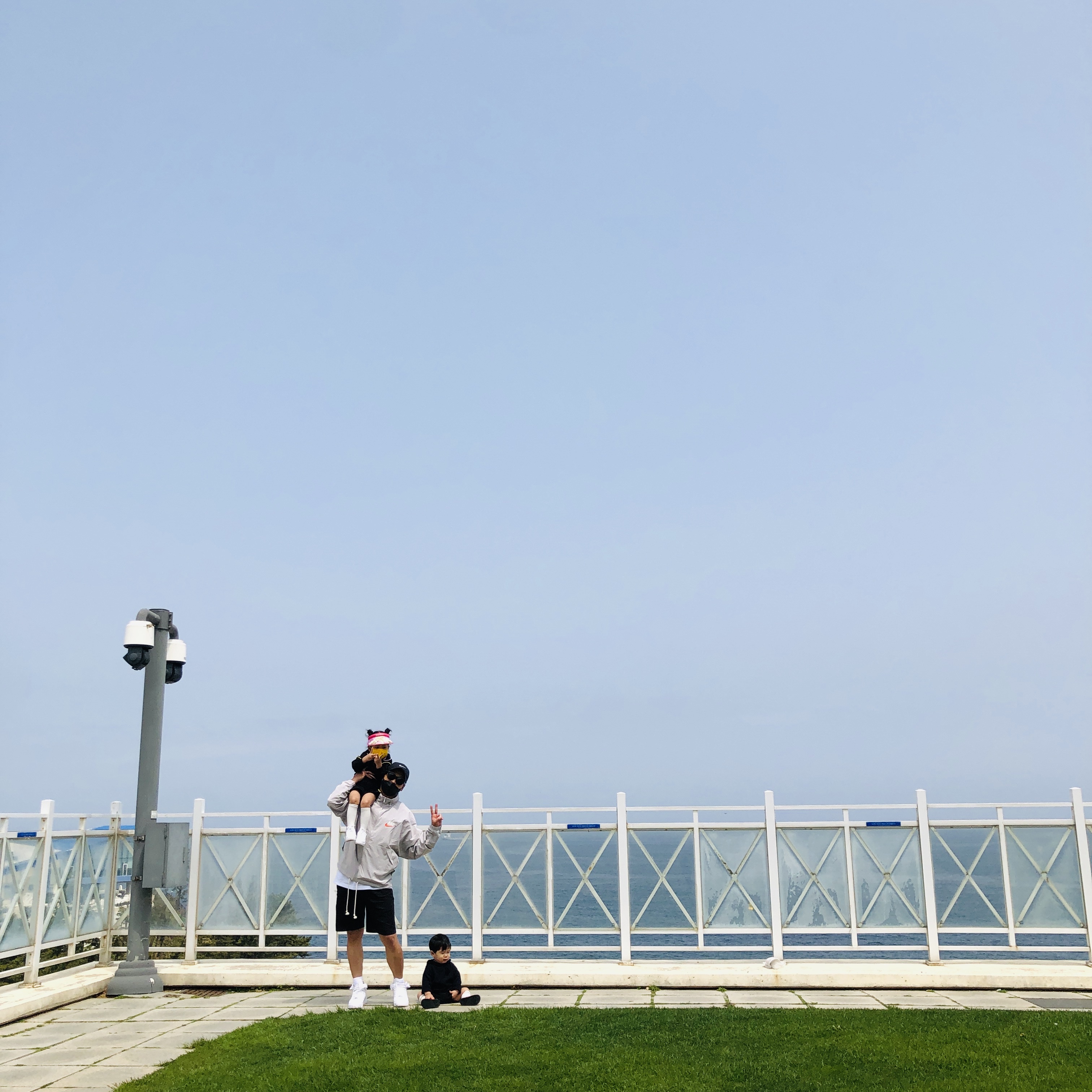 (TD) Nike Force 1 LE White, Nike Air Force 1 Mid '07 White 착용 스타일 - 2