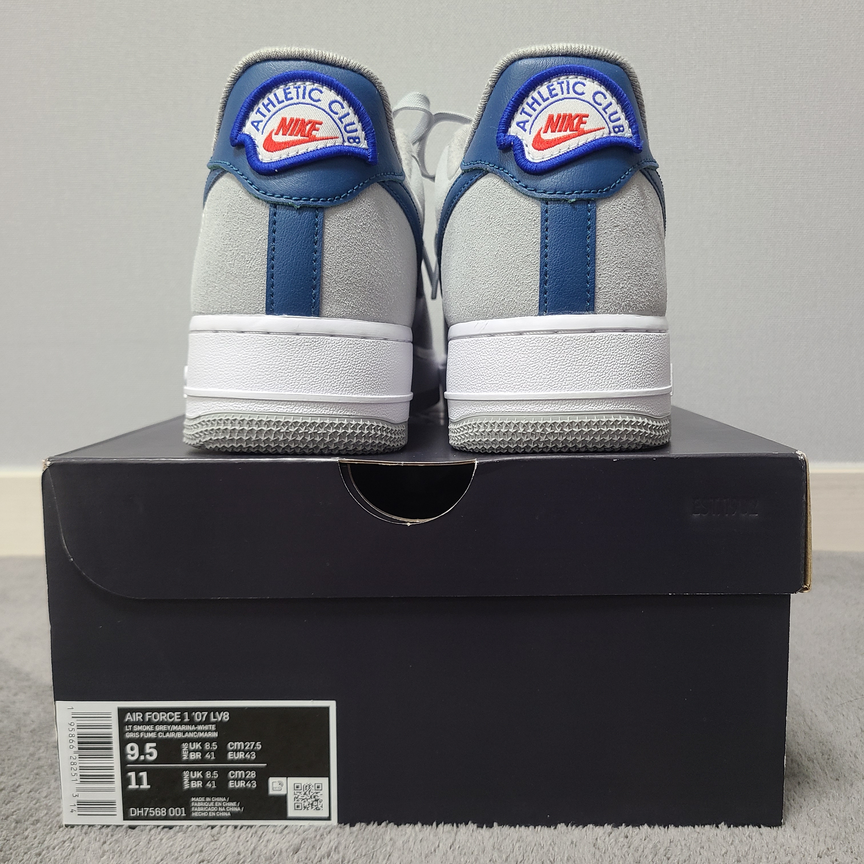 Nike Air Force 1 '07 LV8 Athletic Club Light Smoke Grey Marina 착용 스타일 - 4