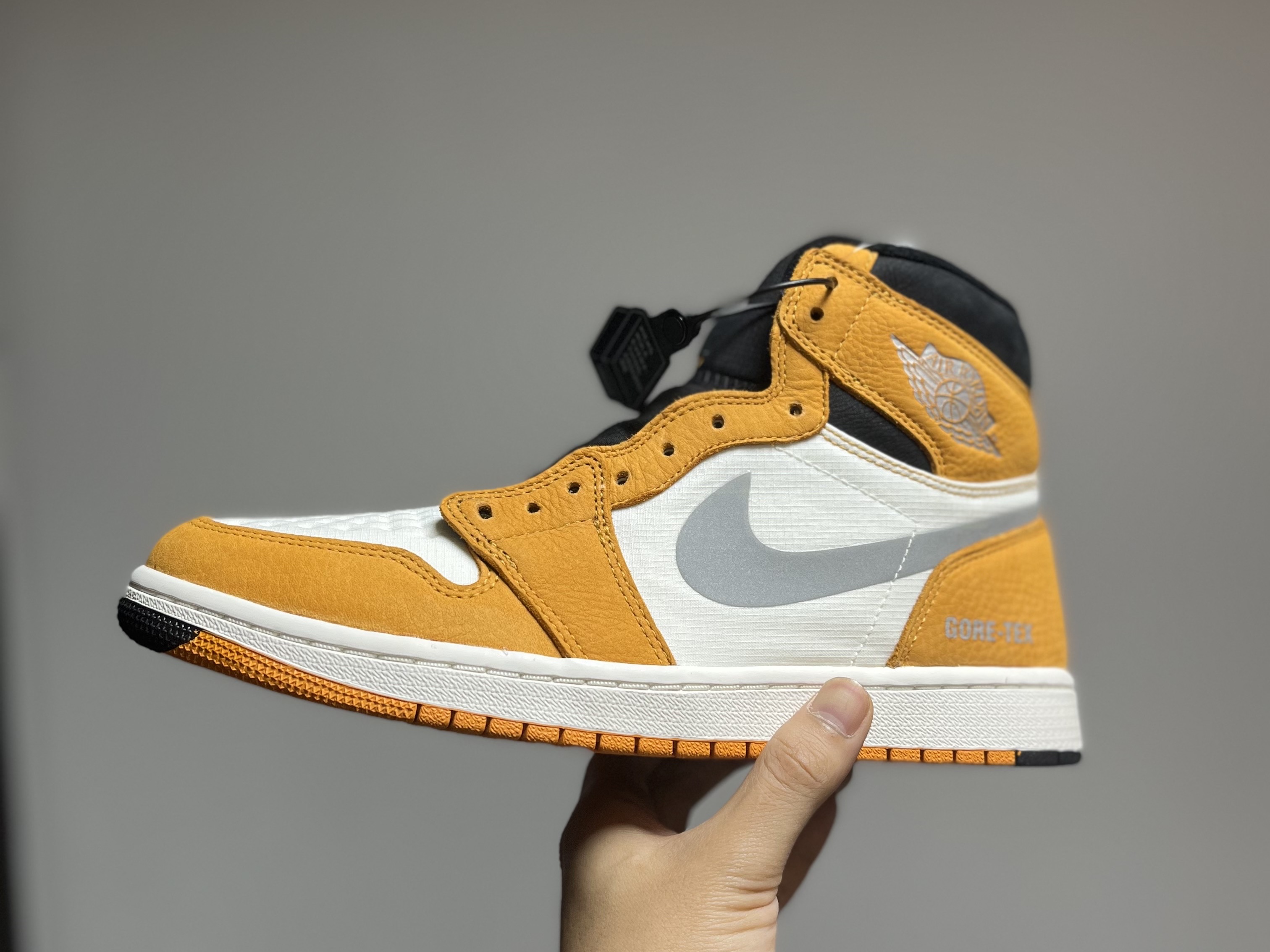 Jordan 1 Element Gore-Tex Light Curry 착용 스타일 - 3