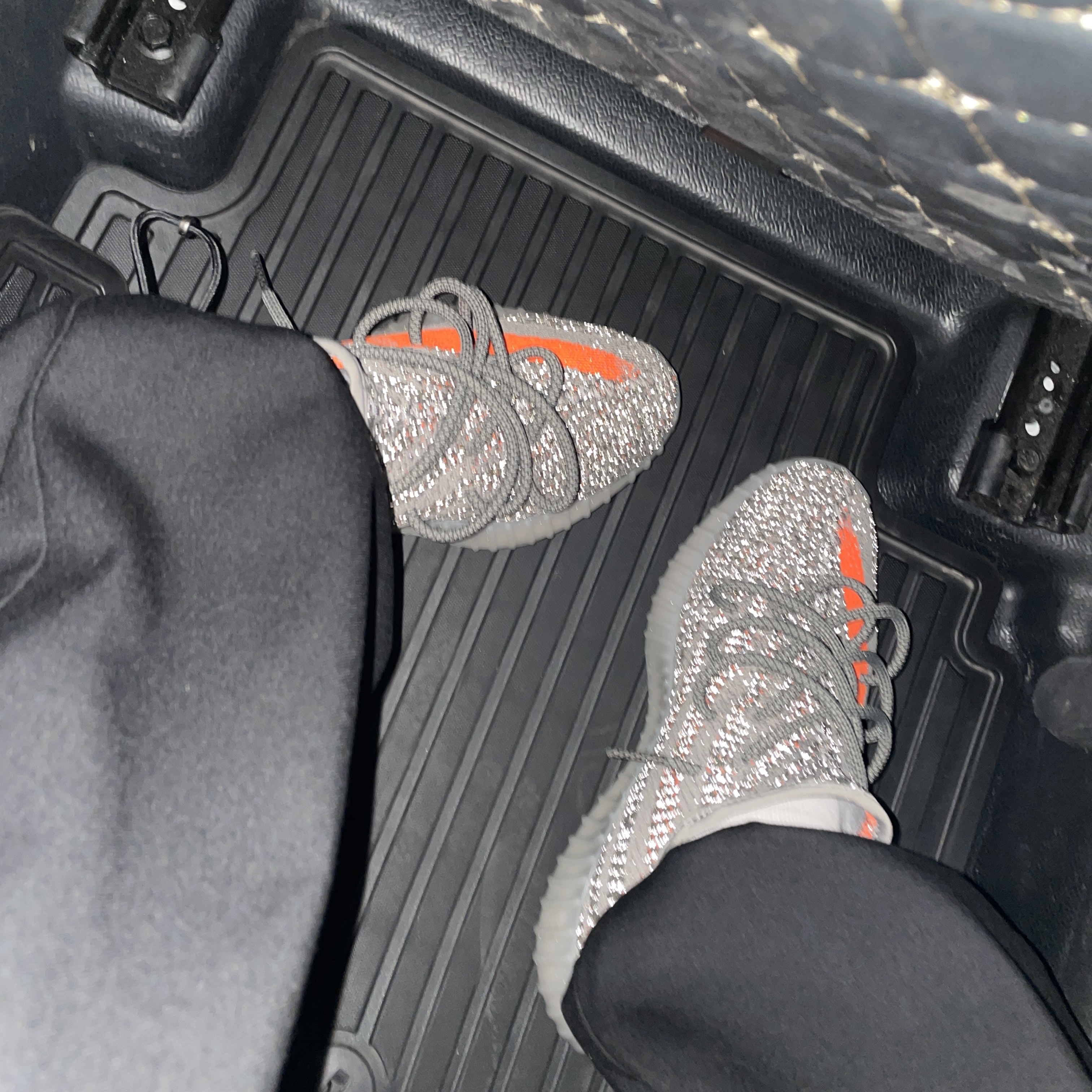 Adidas Yeezy Boost 350 V2 Beluga - Reflective 착용 스타일 - 3