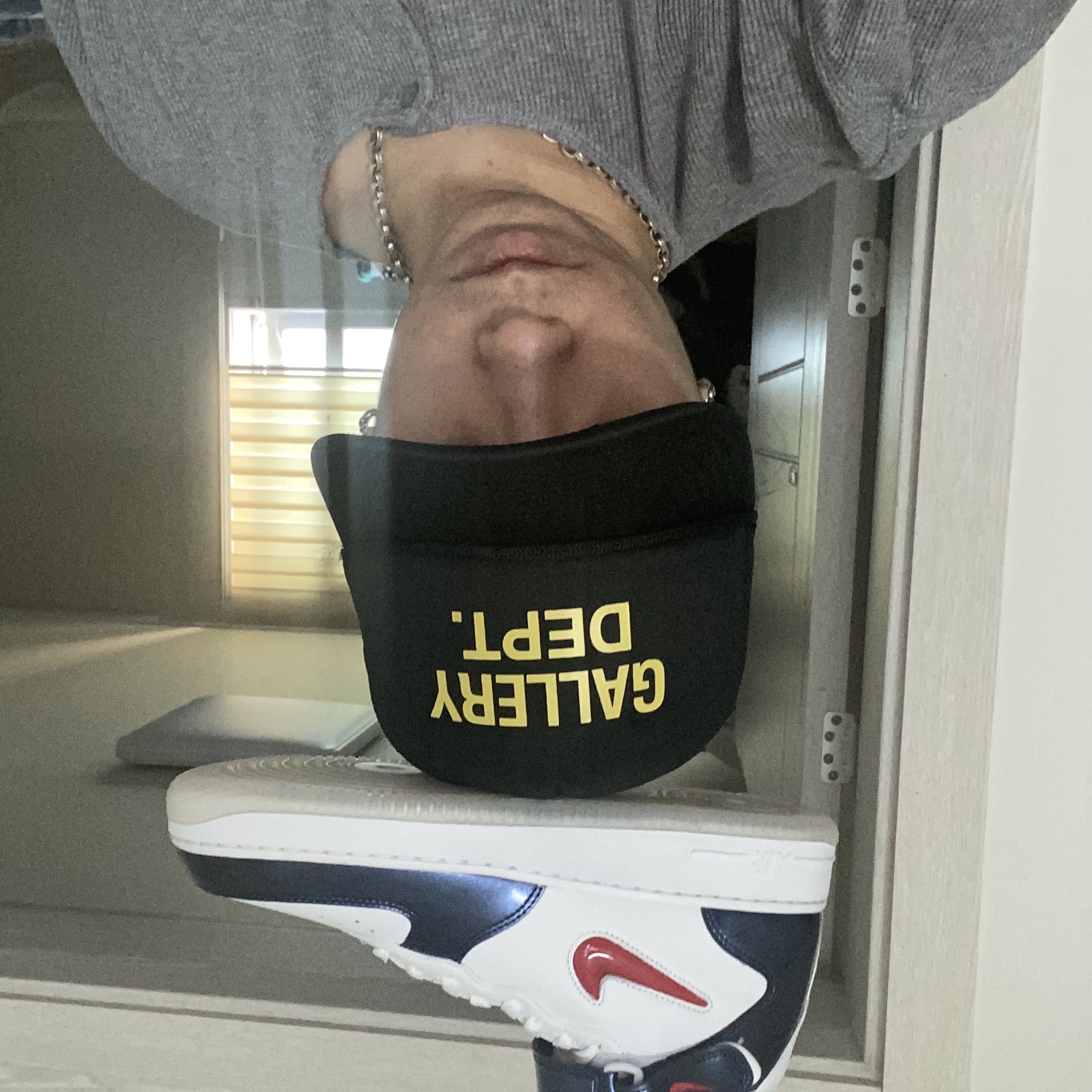 Nike Air Force 1 Mid QS University Red and Midnight Navy, Nike x Stussy NRG ZR Fleece Pants Heather Grey - US/EU 착용 스타일 - 3