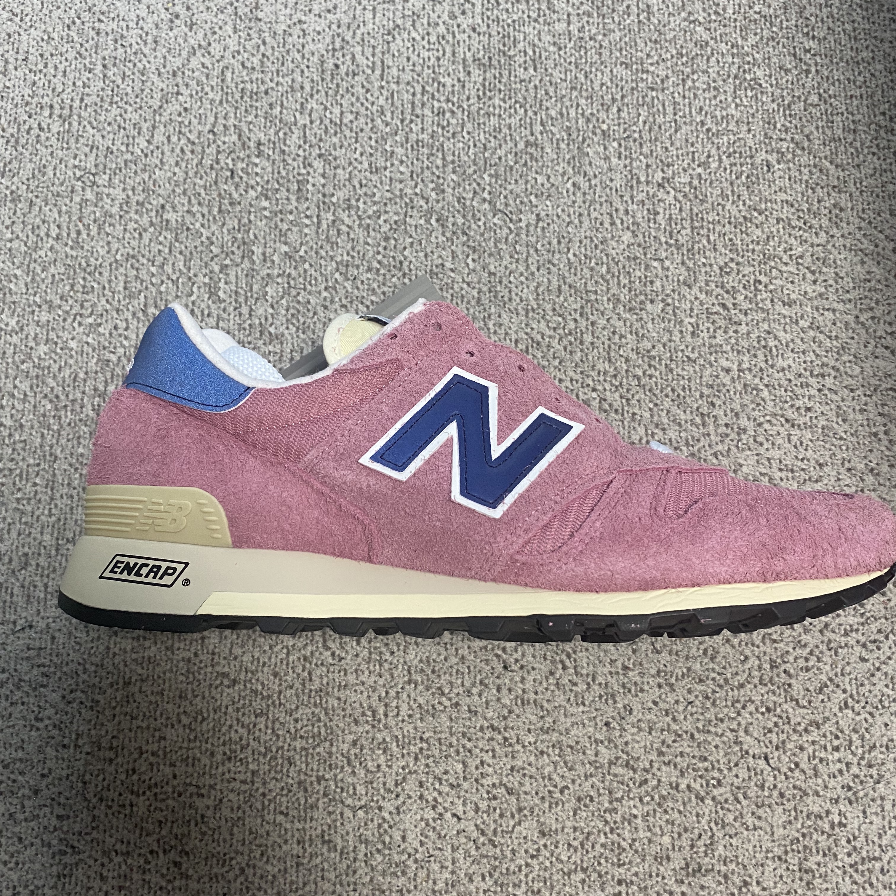 New Balance x Aime Leon Dore 1300 Dusty Pink, Gallery Dept. GD Trucker Cap Black 착용 스타일 - 3
