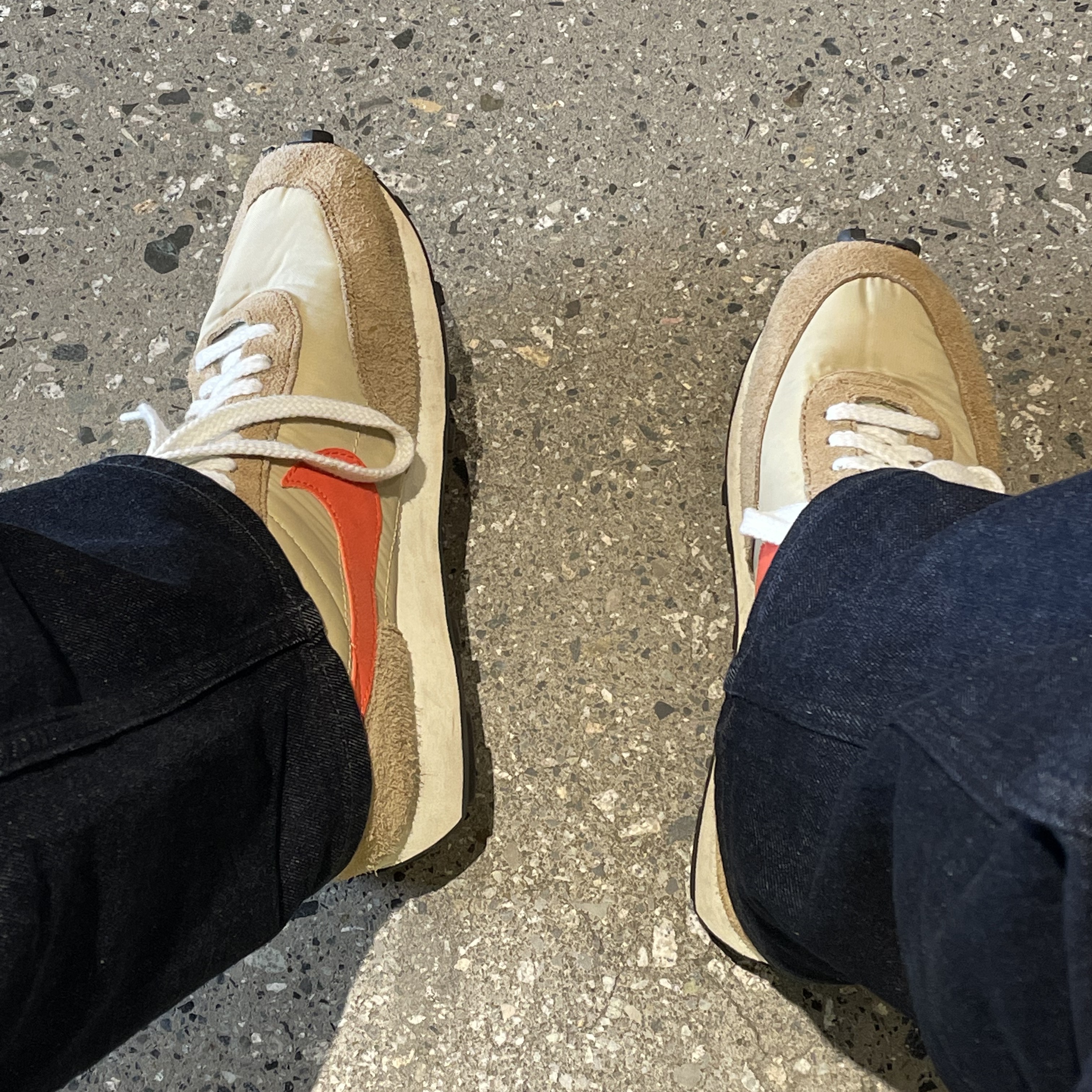 Nike Daybreak SP Vegas Gold College Orange 착용 스타일