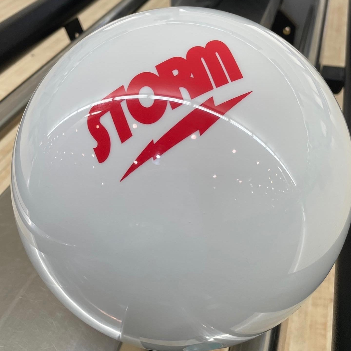 Supreme Storm Bowling Ball White - 21FW 착용 스타일 - 2