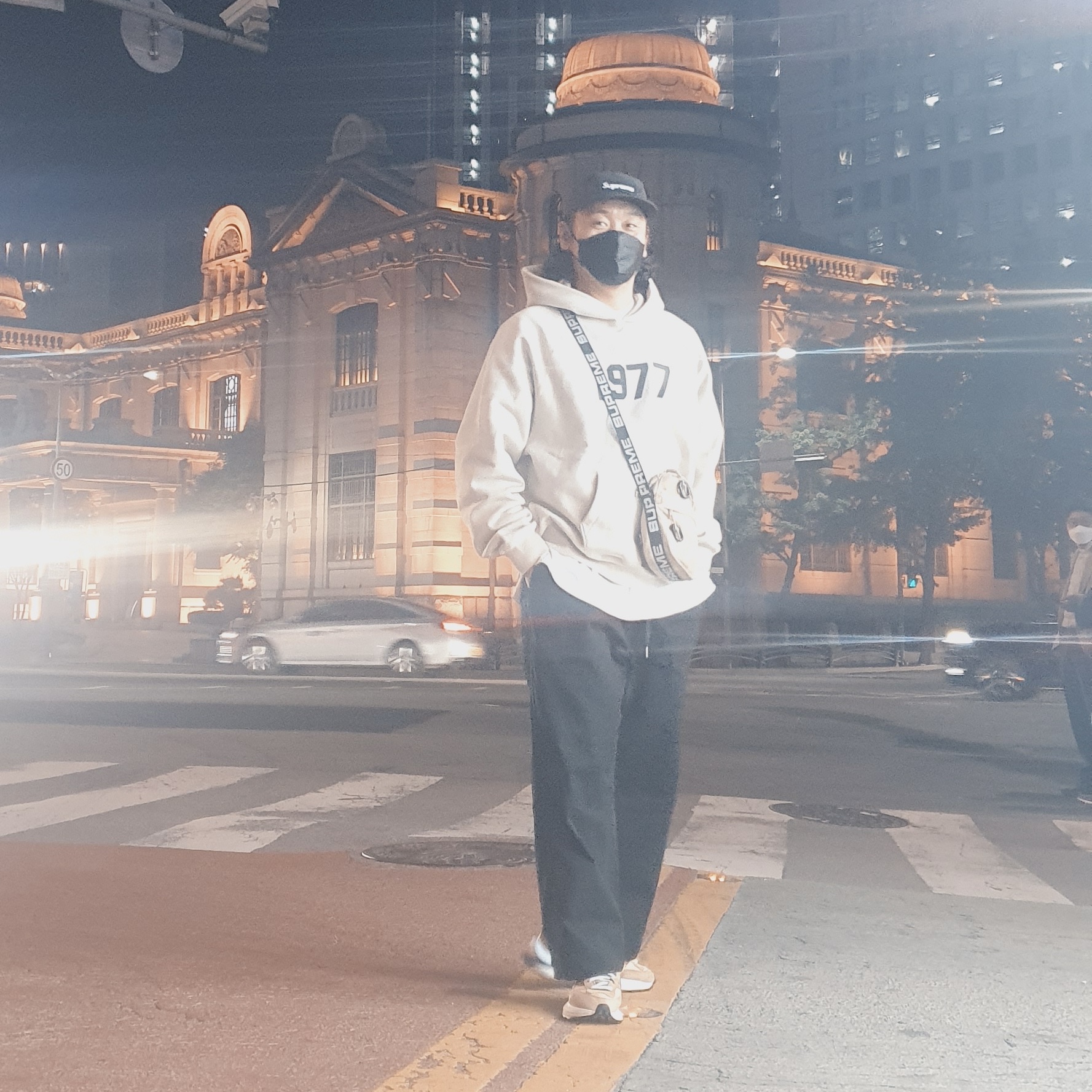 Essentials 1977 Hoodie Wheat - 22SS, Nike x Sacai VaporWaffle Sesame and Blue Void 착용 스타일 - 1