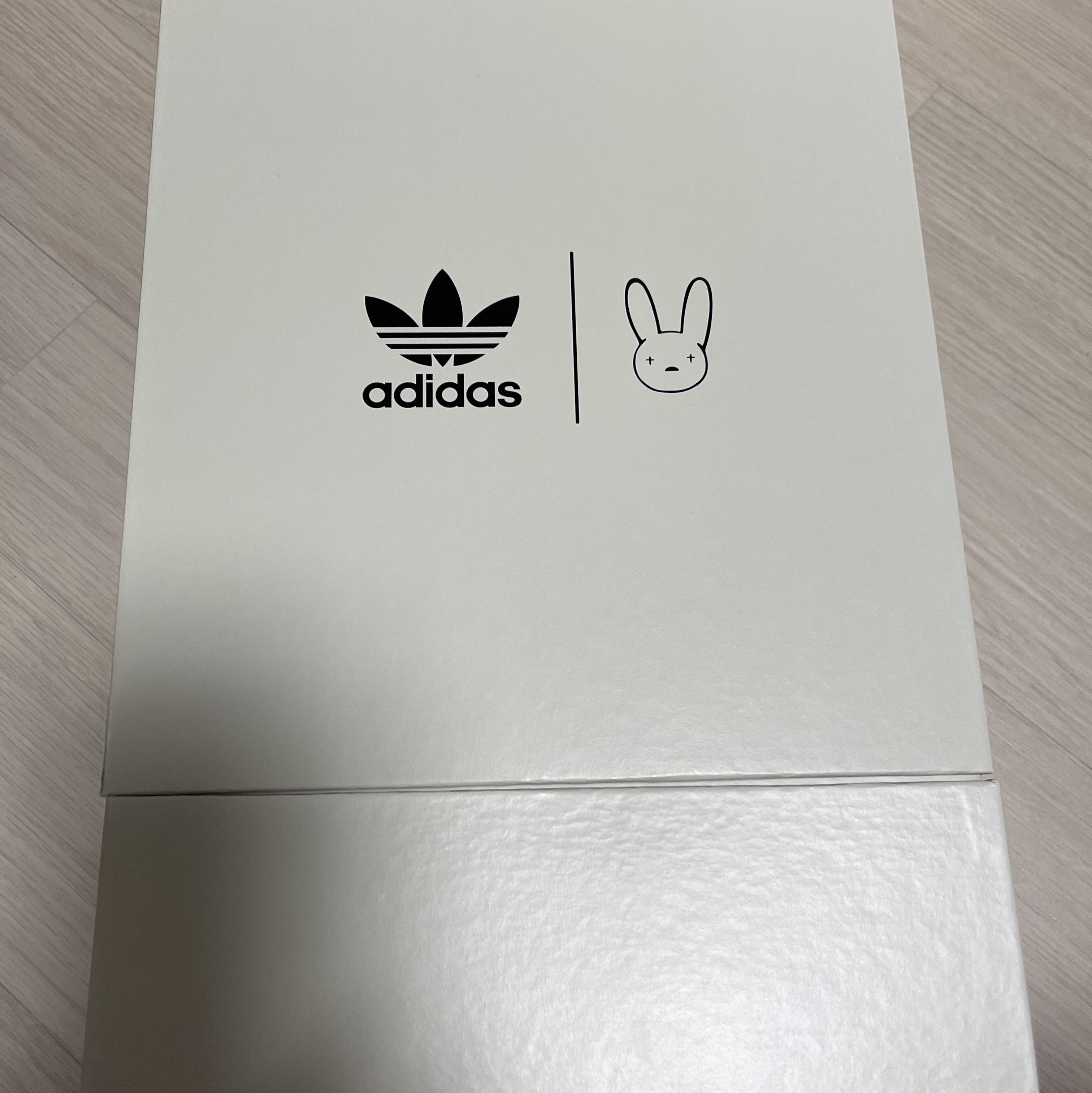 Adidas x Bad Bunny Response CL White Sand 착용 스타일 - 3
