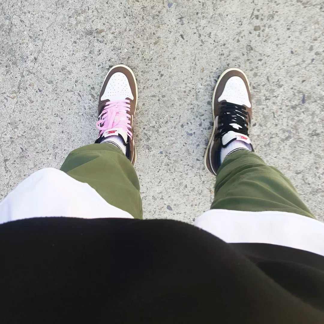 Jordan 1 x Travis Scott Retro High OG SP Mocha 착용 스타일 - 2