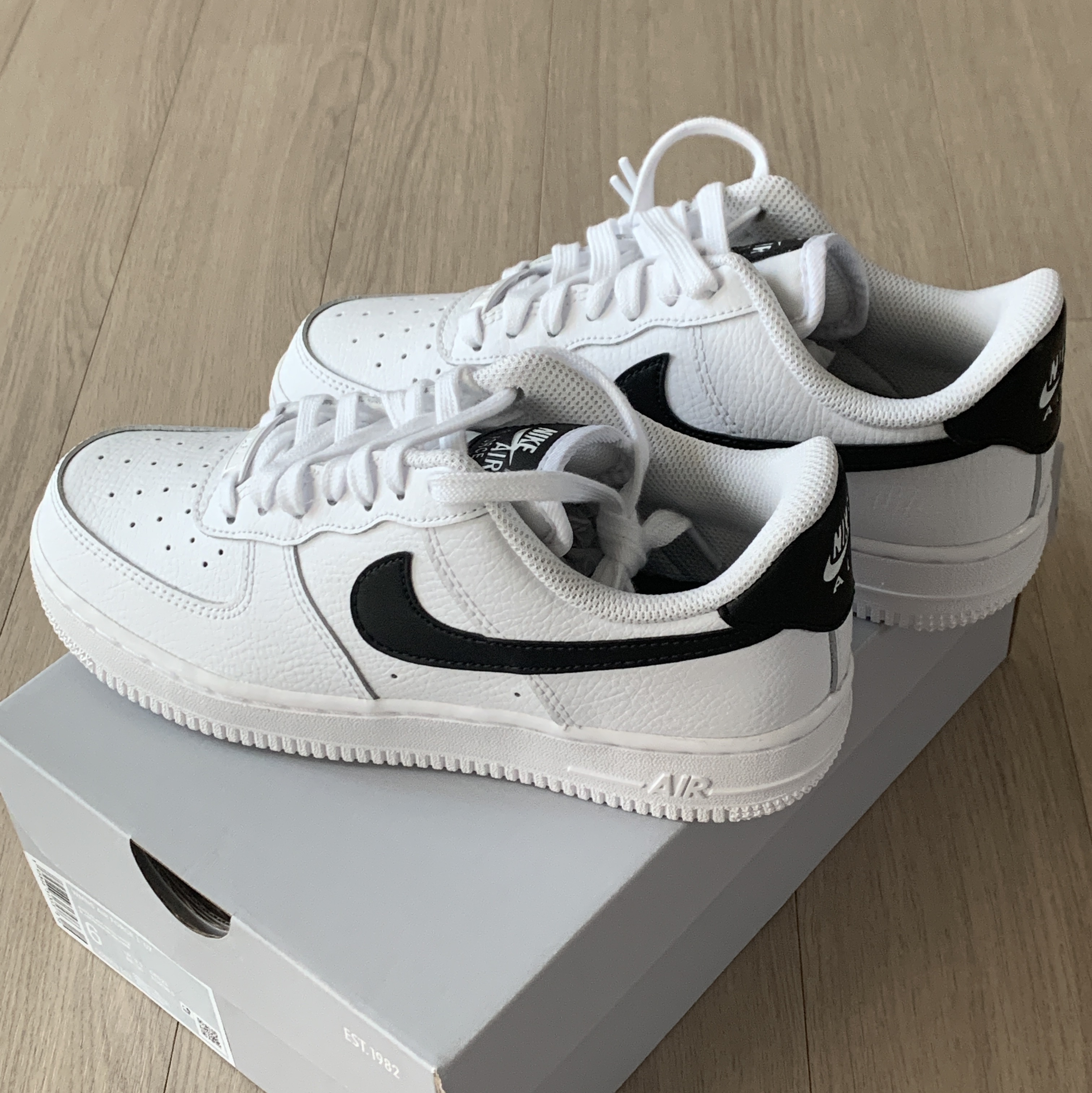 (W) Nike Air Force 1 '07 Low White Black 착용 스타일