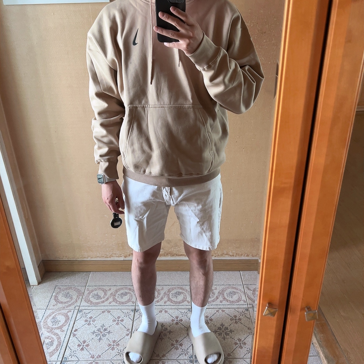 Nike x Billie Eilish NRG Fleece Hoodie Mushroom - Asia, Adidas Yeezy Slide Pure - Re-Release Ver. 착용 스타일