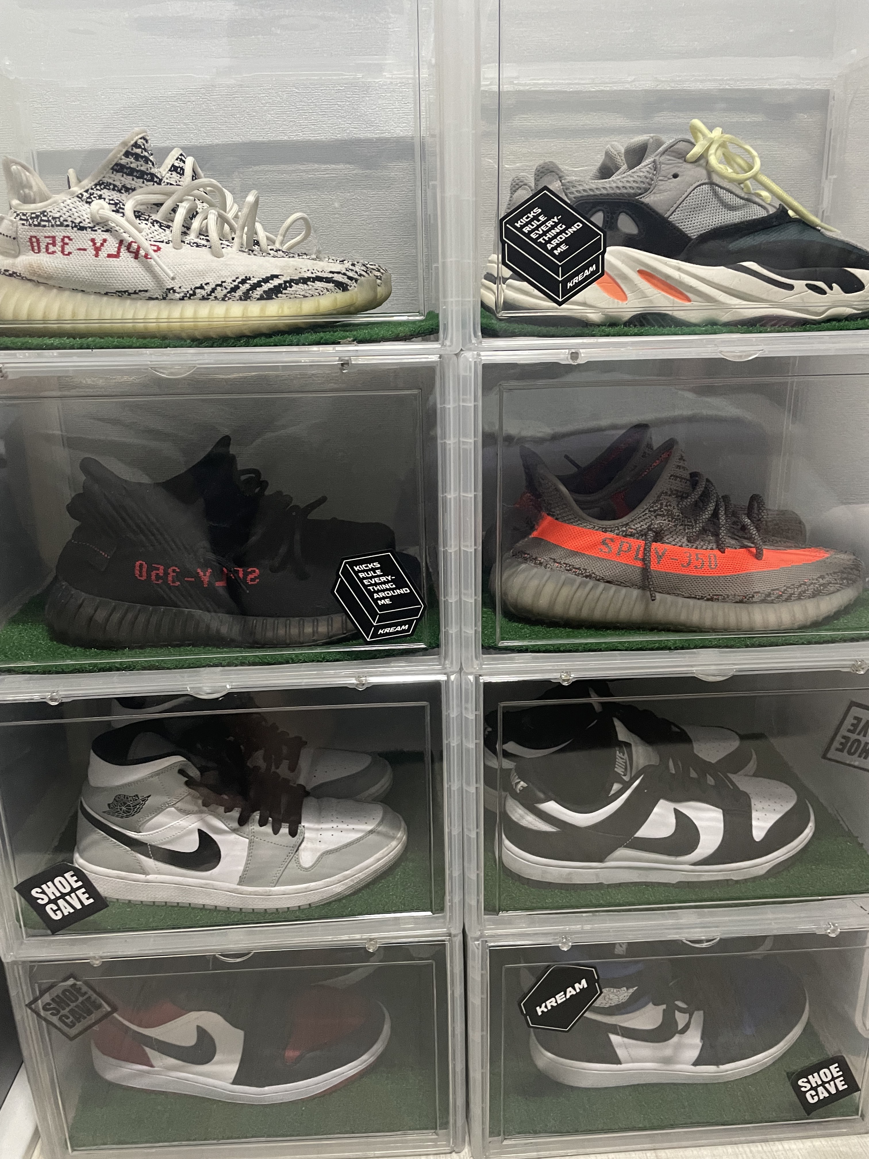 Adidas Yeezy Boost 350 V2 Beluga - Reflective, Adidas Yeezy Boost 700 Wave Runner Solid Grey 2021/2022 착용 스타일