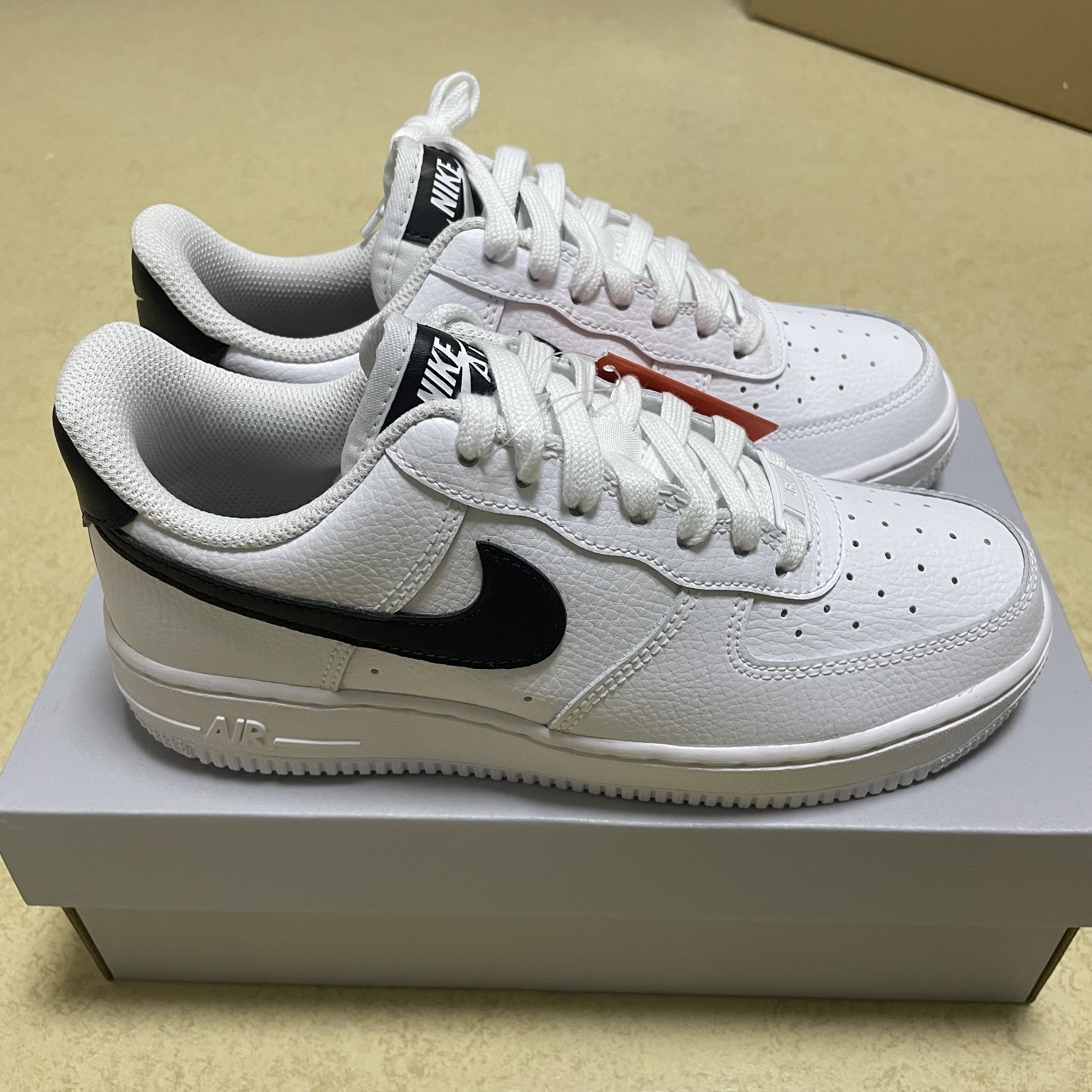 (W) Nike Air Force 1 '07 White Black 착용 스타일
