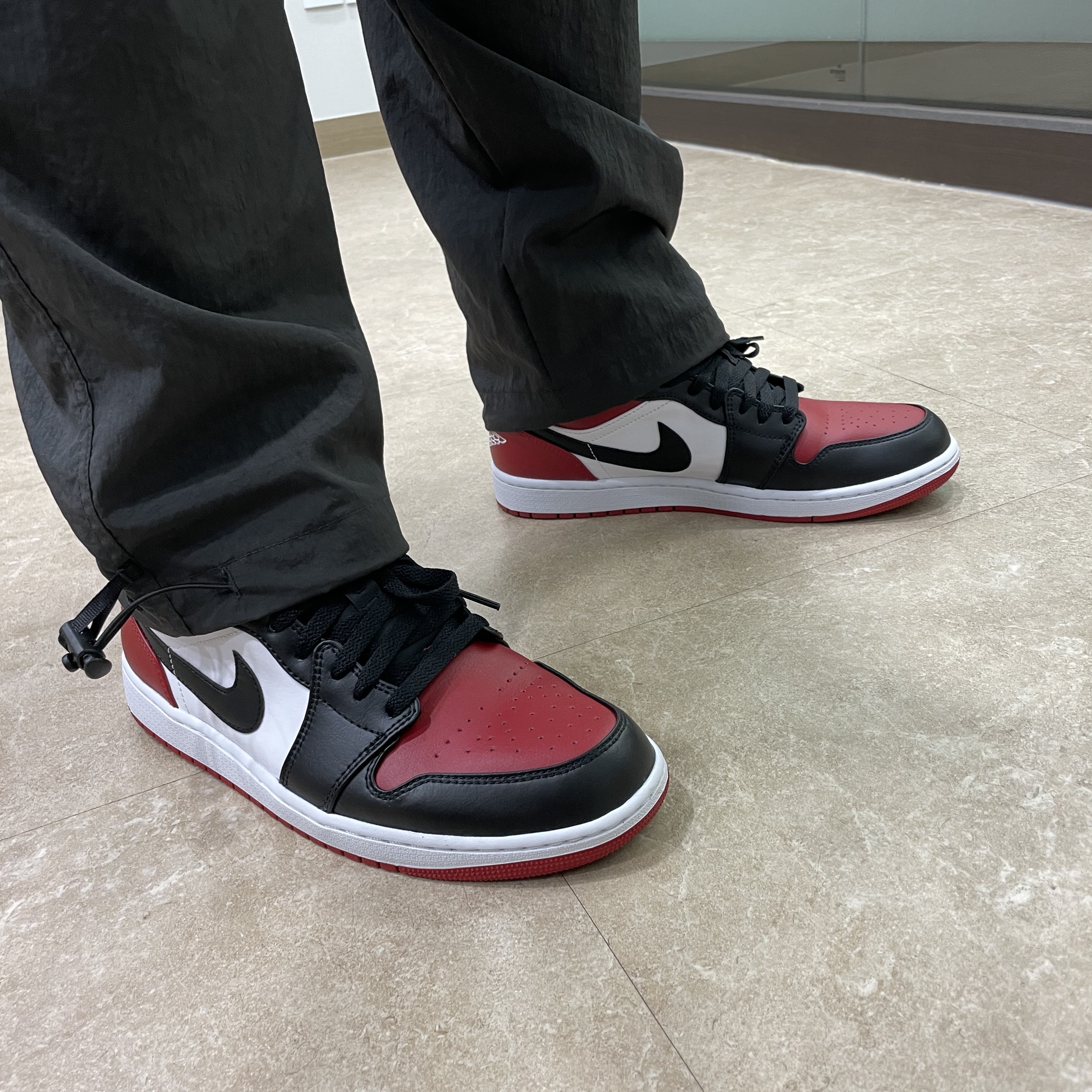 Jordan 1 Low Bred Toe 착용 스타일 - 2