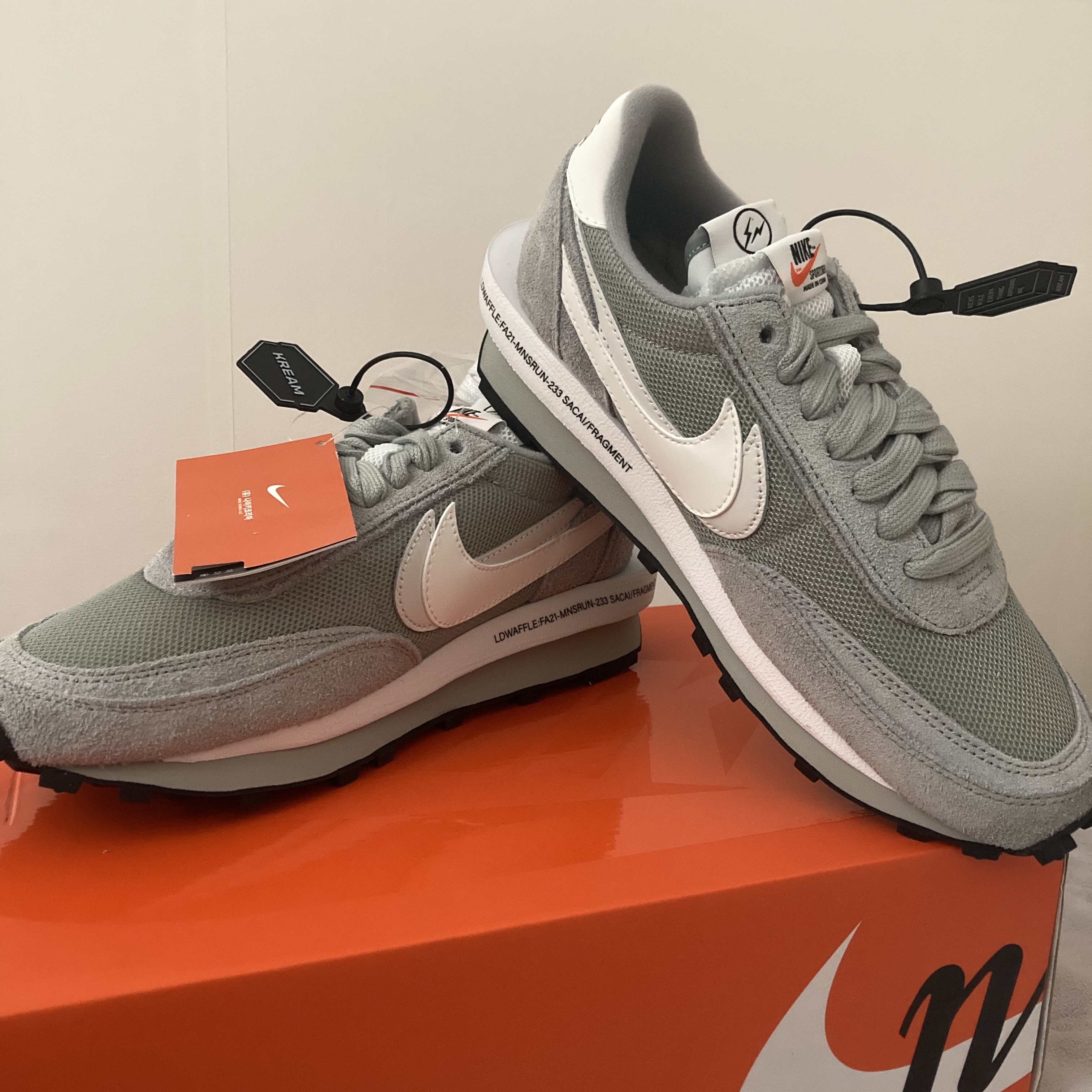 Nike x Sacai x Fragment LDWaffle Light Smoke Grey 착용 스타일 - 3