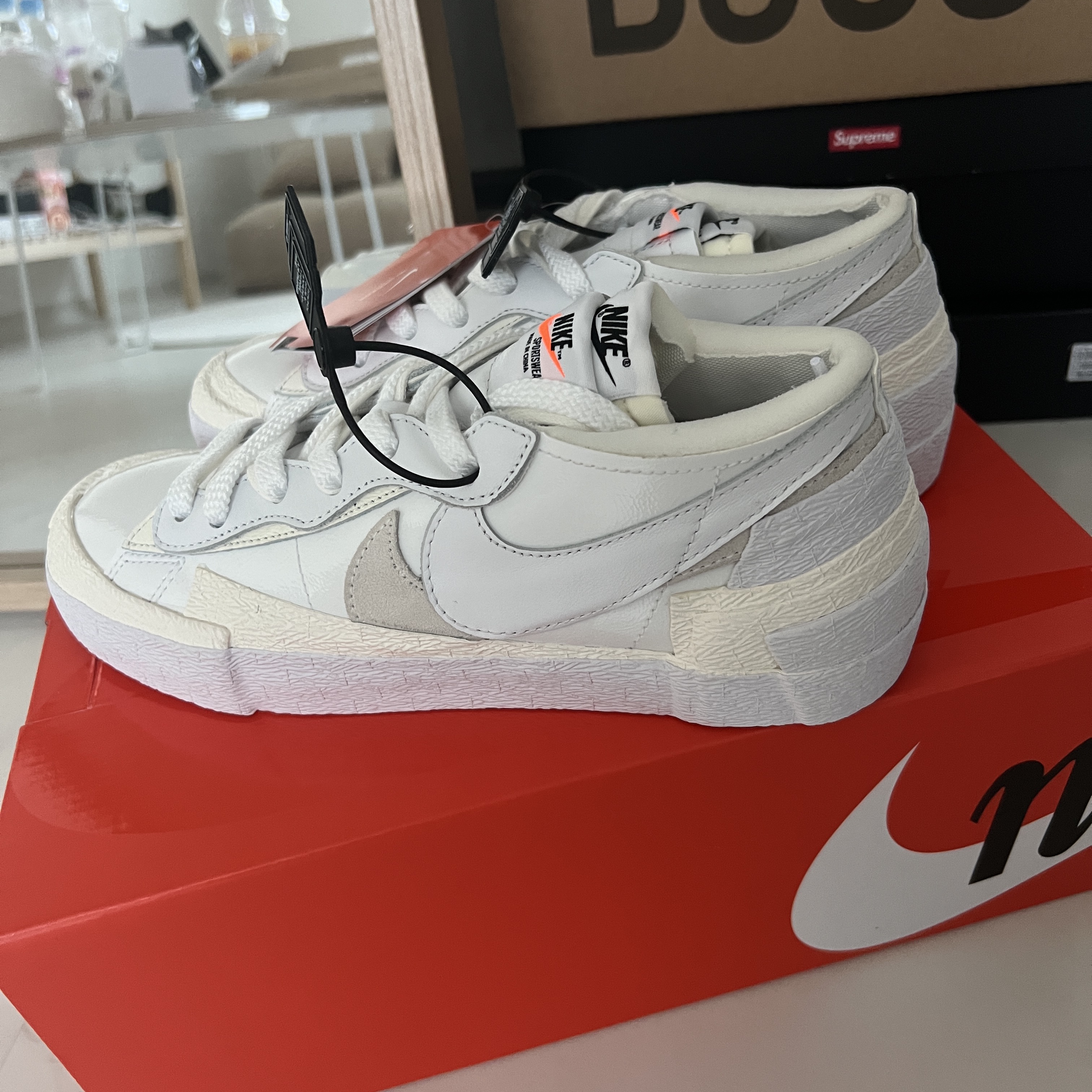 Nike x Sacai Blazer Low White Patent Leather 착용 스타일