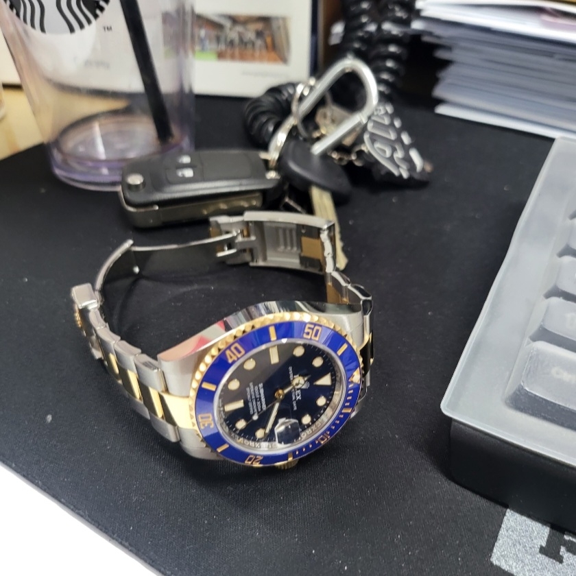 Rolex Submariner Date 41mm 126613LB Royal Blue Oyster 착용 스타일 - 2